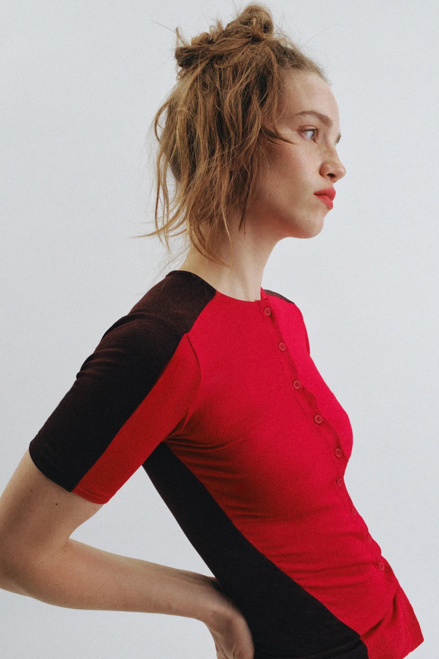 ФУТБОЛКА С КОРОТКИМ РУКАВОМ НА ПУГОВИЦАХ - фото 2