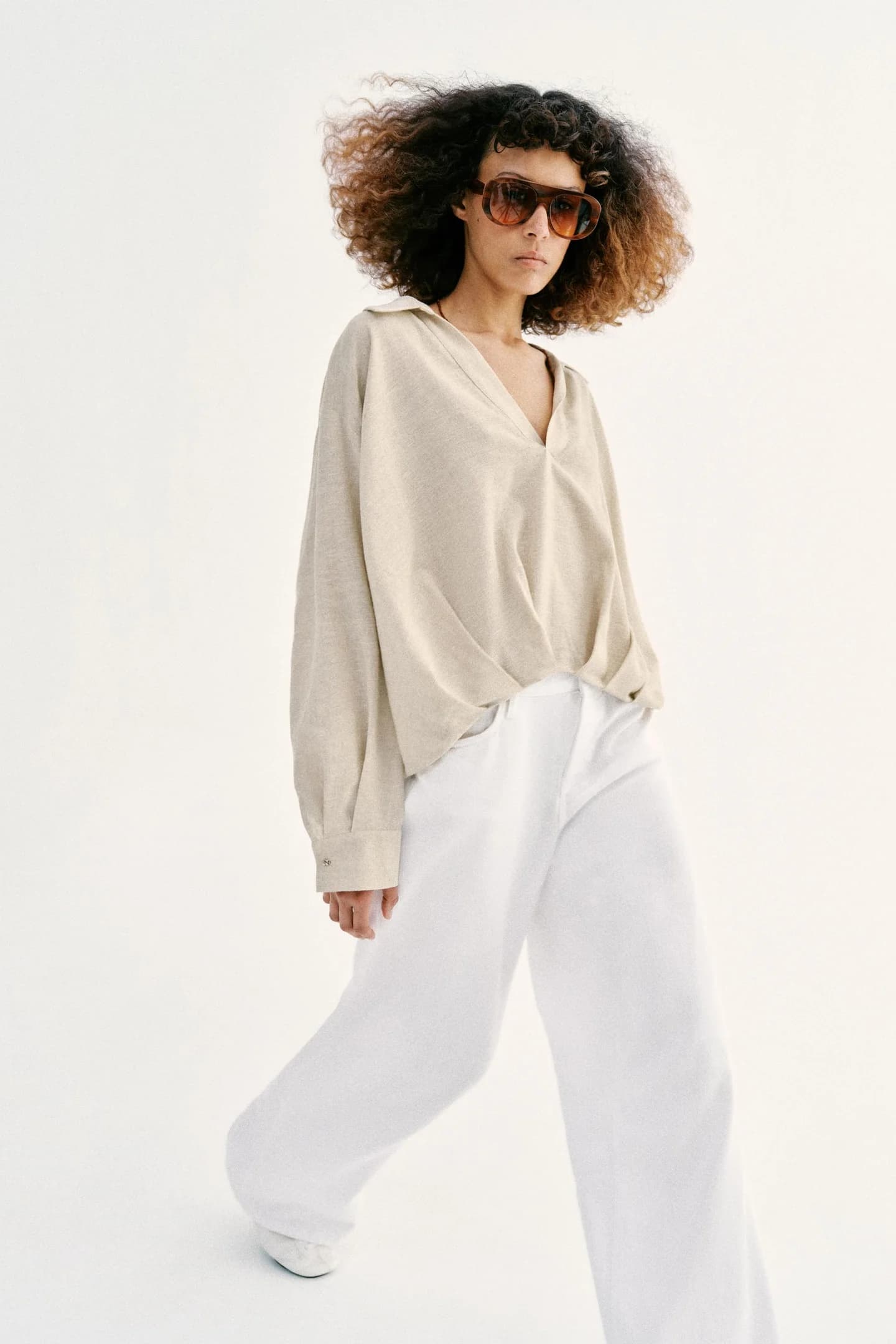 Льняная рубашка с пышным низом