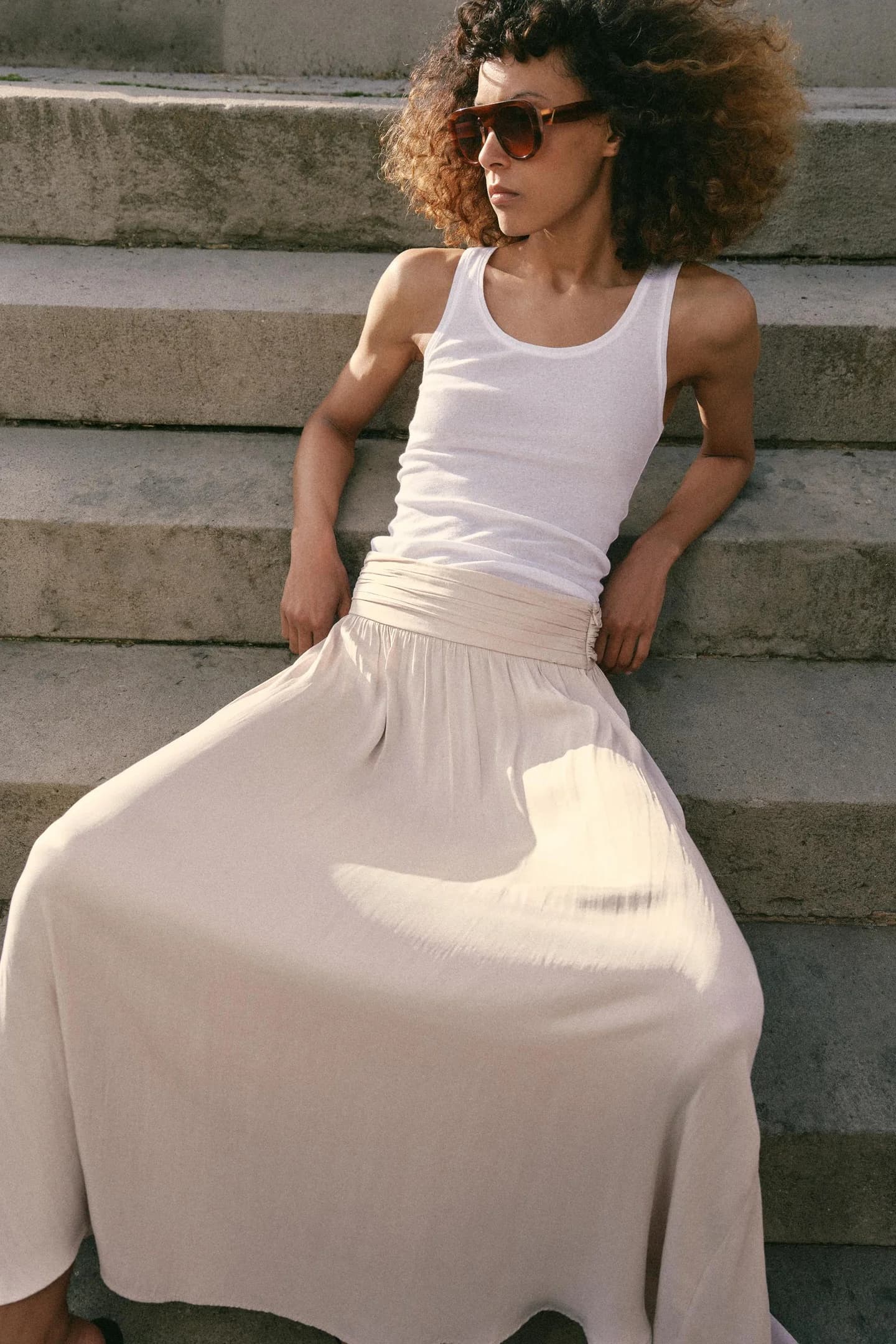 АТЛАСНАЯ ЮБКА СРЕДНЕЙ ДЛИНЫ - фото 2