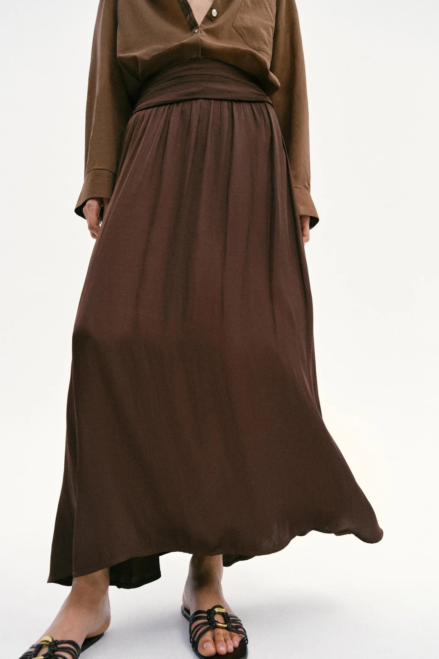 АТЛАСНАЯ ЮБКА СРЕДНЕЙ ДЛИНЫ