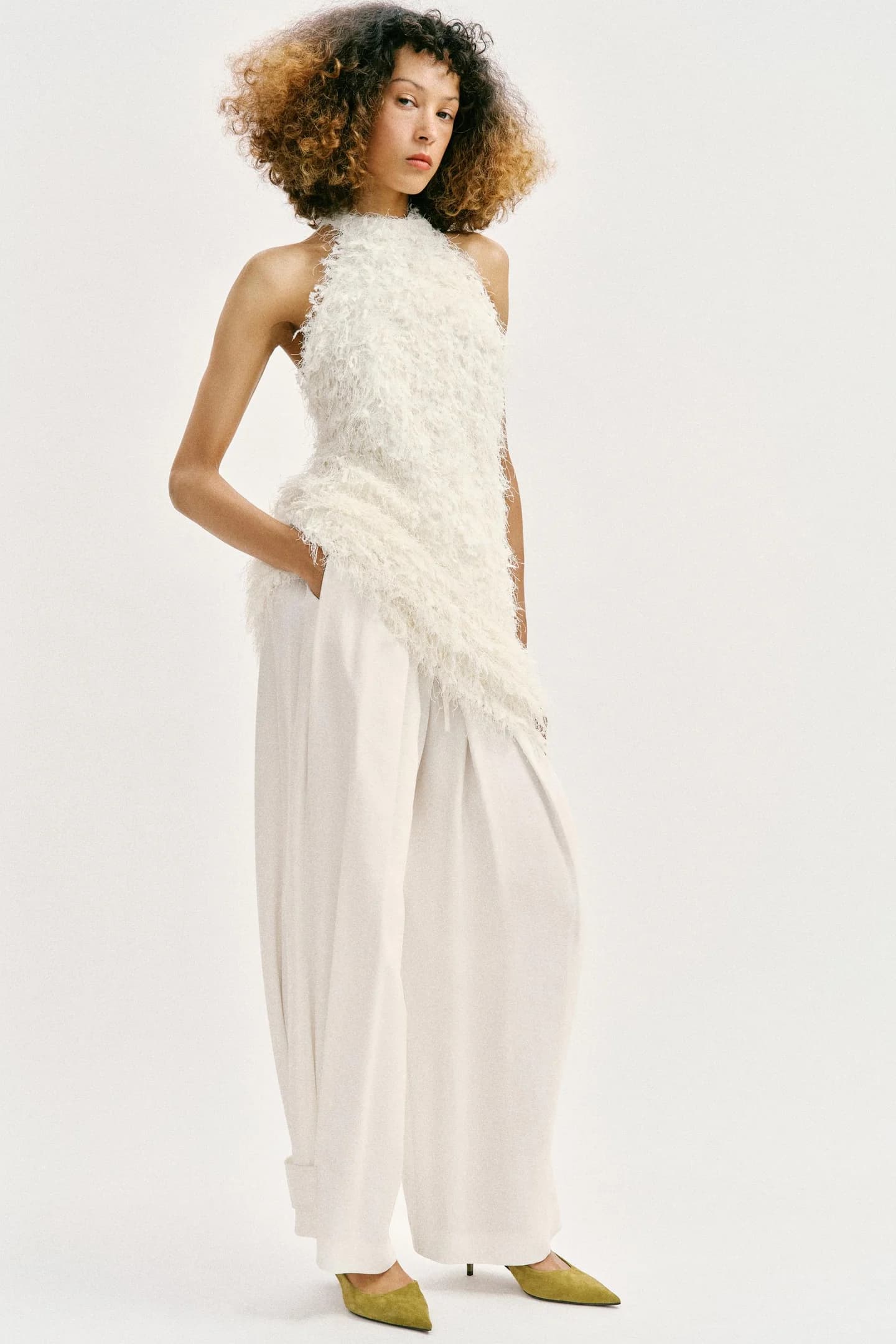 ЗАМШЕВЫЕ ТУФЛИ С ОТКРЫТЫМ КАБЛУКОМ И УТИНЫМ КАБЛУКОМ - фото 3