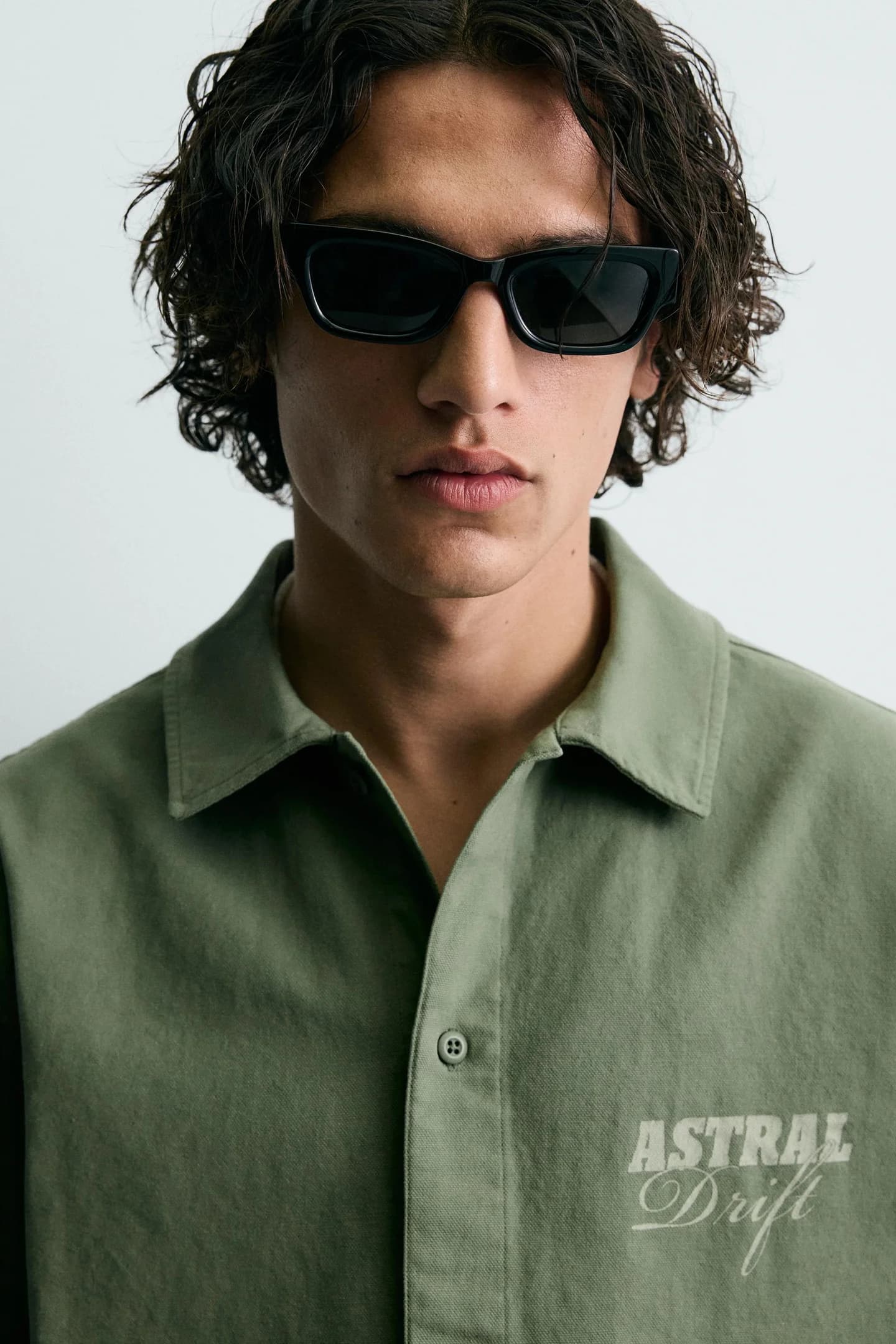 РУБАШКА С ПРИНТОМ С СТИРНЫМ ЭФФЕКТОМ