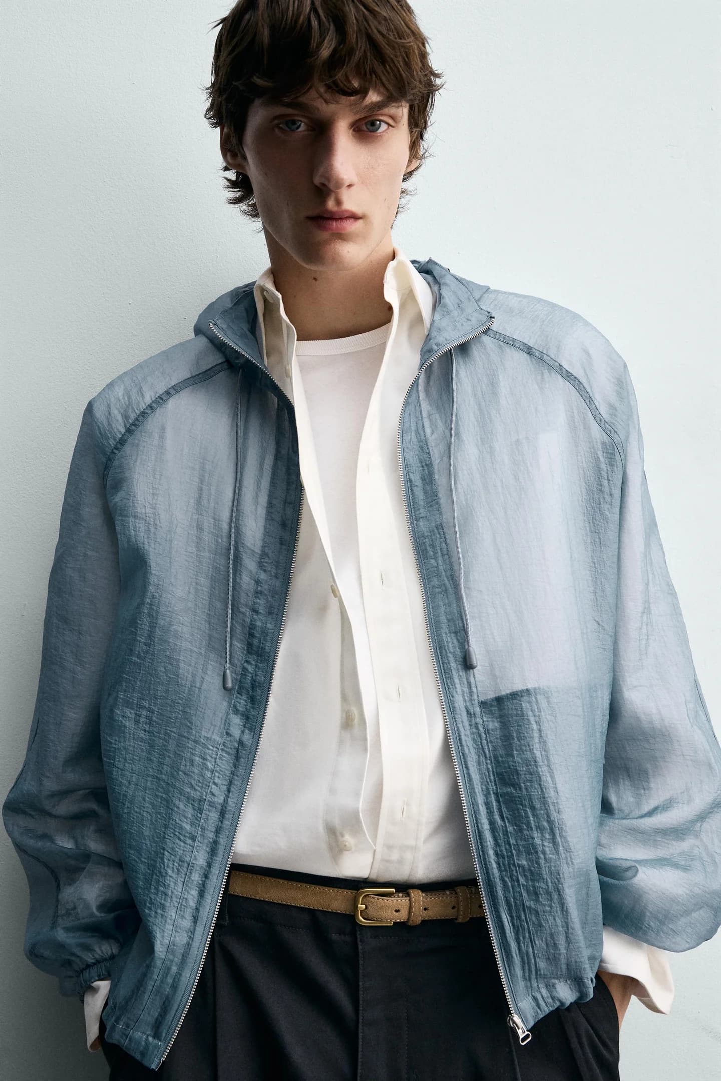 КУРТКА ИЗ ЛЕГКОЙ УКОРОЧЕННОЙ ТЕХНИЧЕСКОЙ ТКАНИ