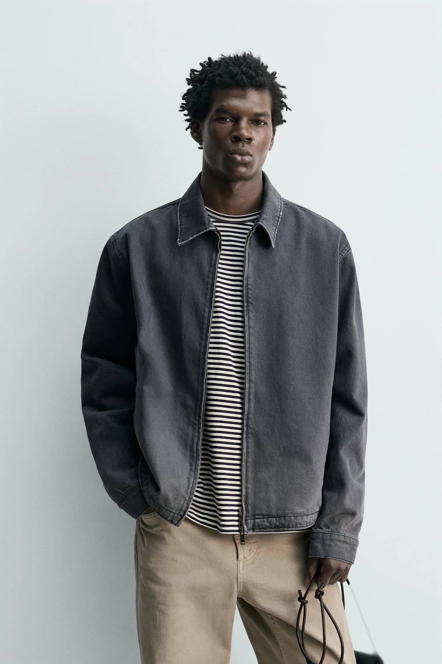 ДЖИНСОВАЯ КУРТКА СТАНДАРТНОГО КРОЯ НА МОЛНИИ