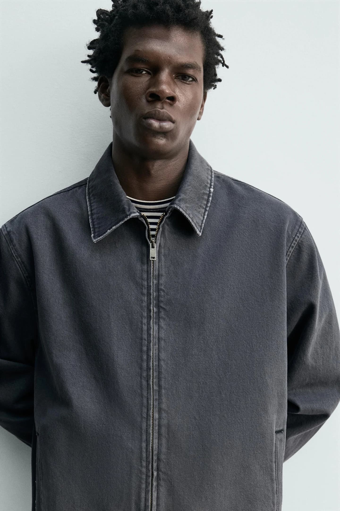 ДЖИНСОВАЯ КУРТКА СТАНДАРТНОГО КРОЯ НА МОЛНИИ - фото 2