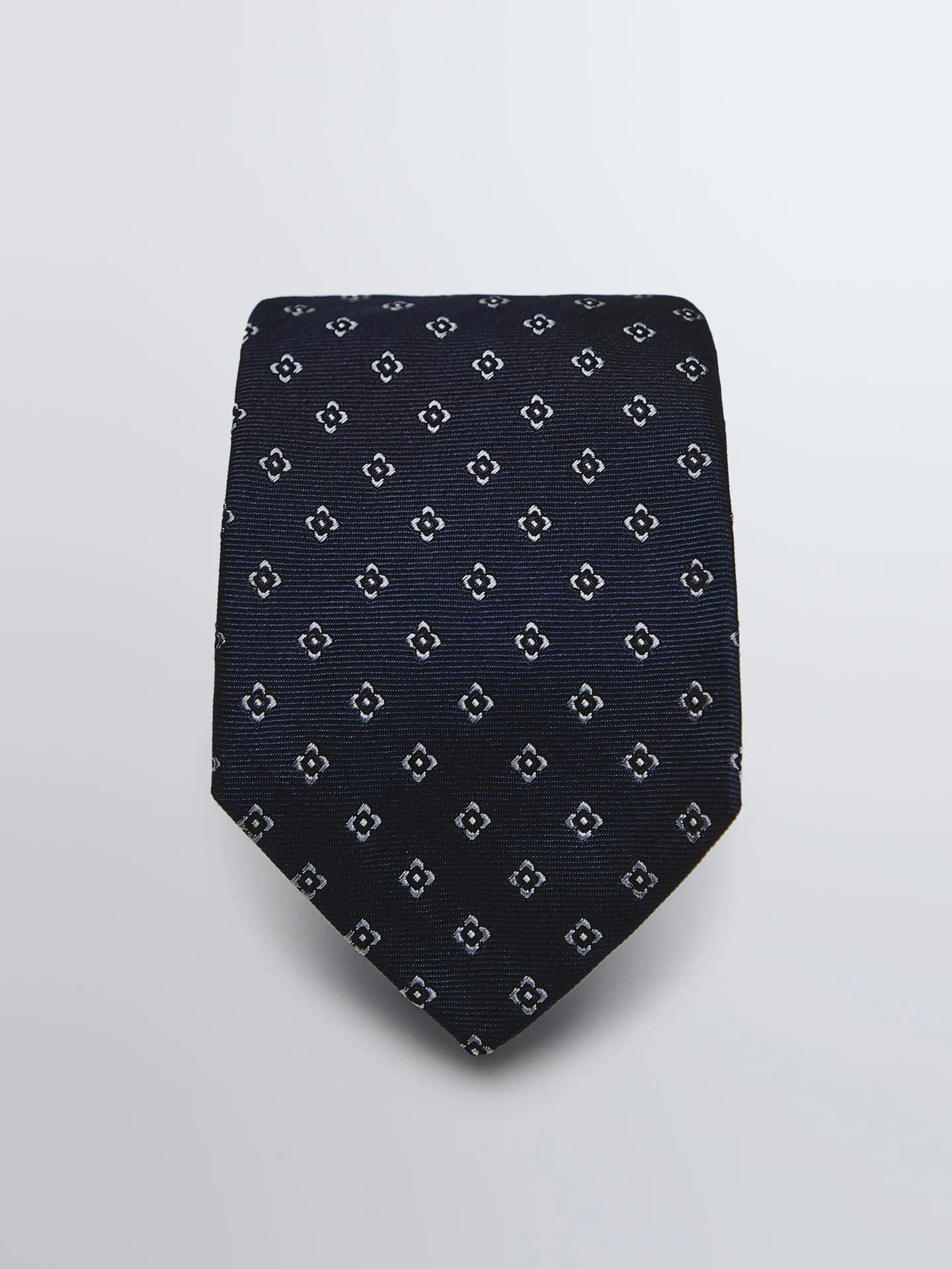 Галстук из 100% тутового шелка.