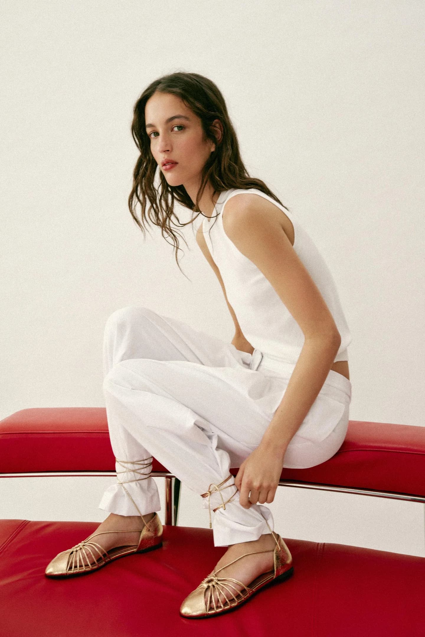РИМСКИЕ САНДАЛИИ С МЕТАЛЛИЗИРОВАННЫМ ЭФФЕКТОМ - фото 3