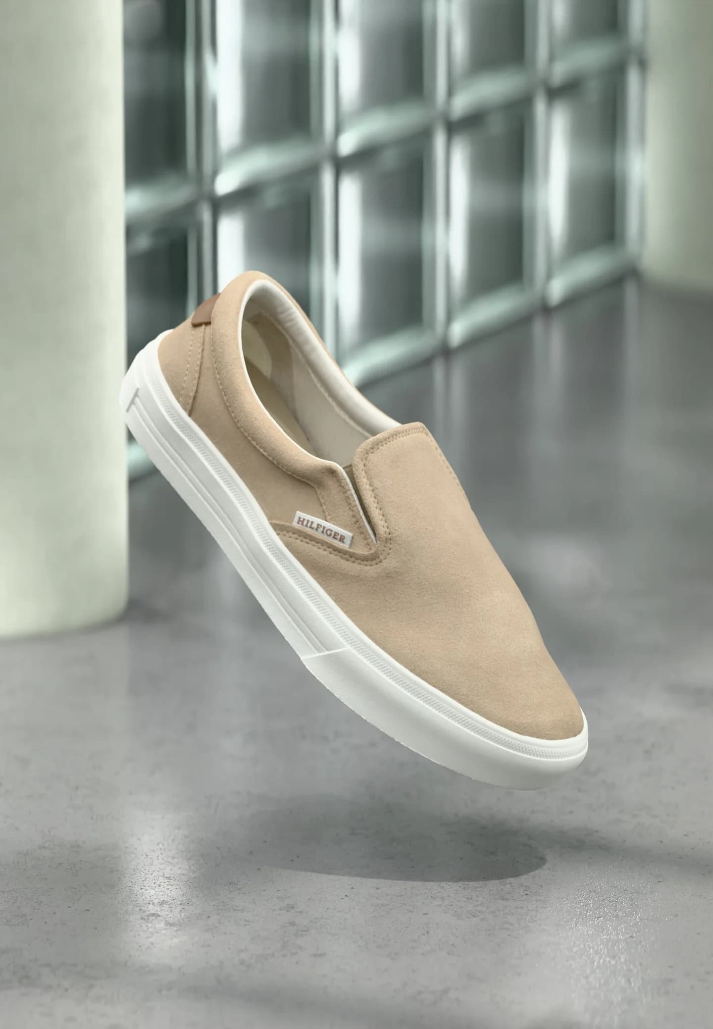 кроссовки на шнуровке - фото 1