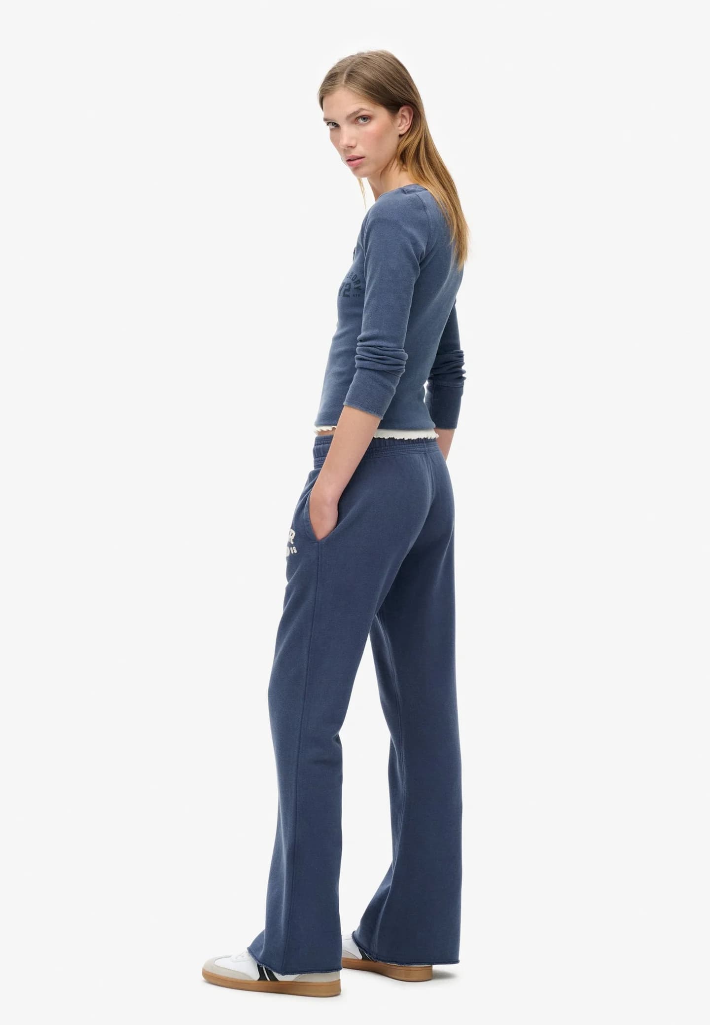 ATHLETIC ESSENTIALS FLARE - Брюки для тренировок - фото 4