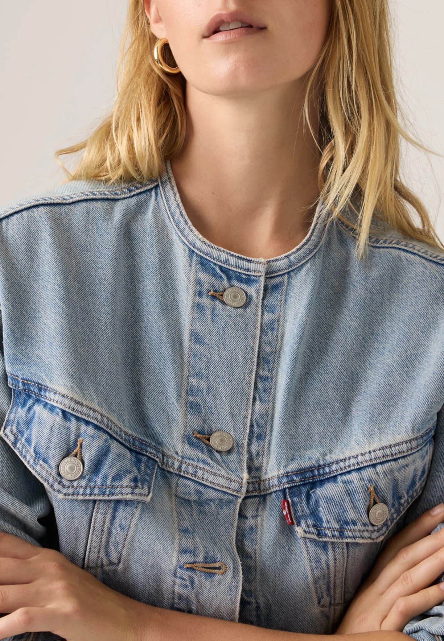 COLLARLESS SHRUNKEN 90S TRUCKER - Джинсовая куртка - фото 4