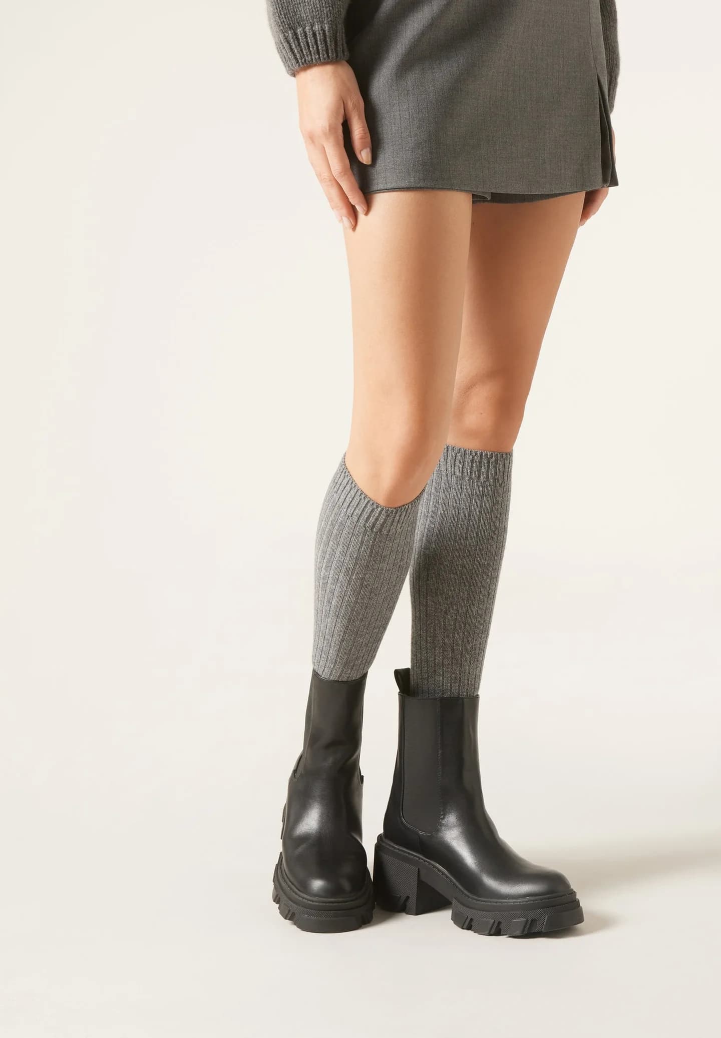 LANGE SOCKEN IN RIPPE AUS WOLLE UND KASCHMIR - Носки до колена - фото 2