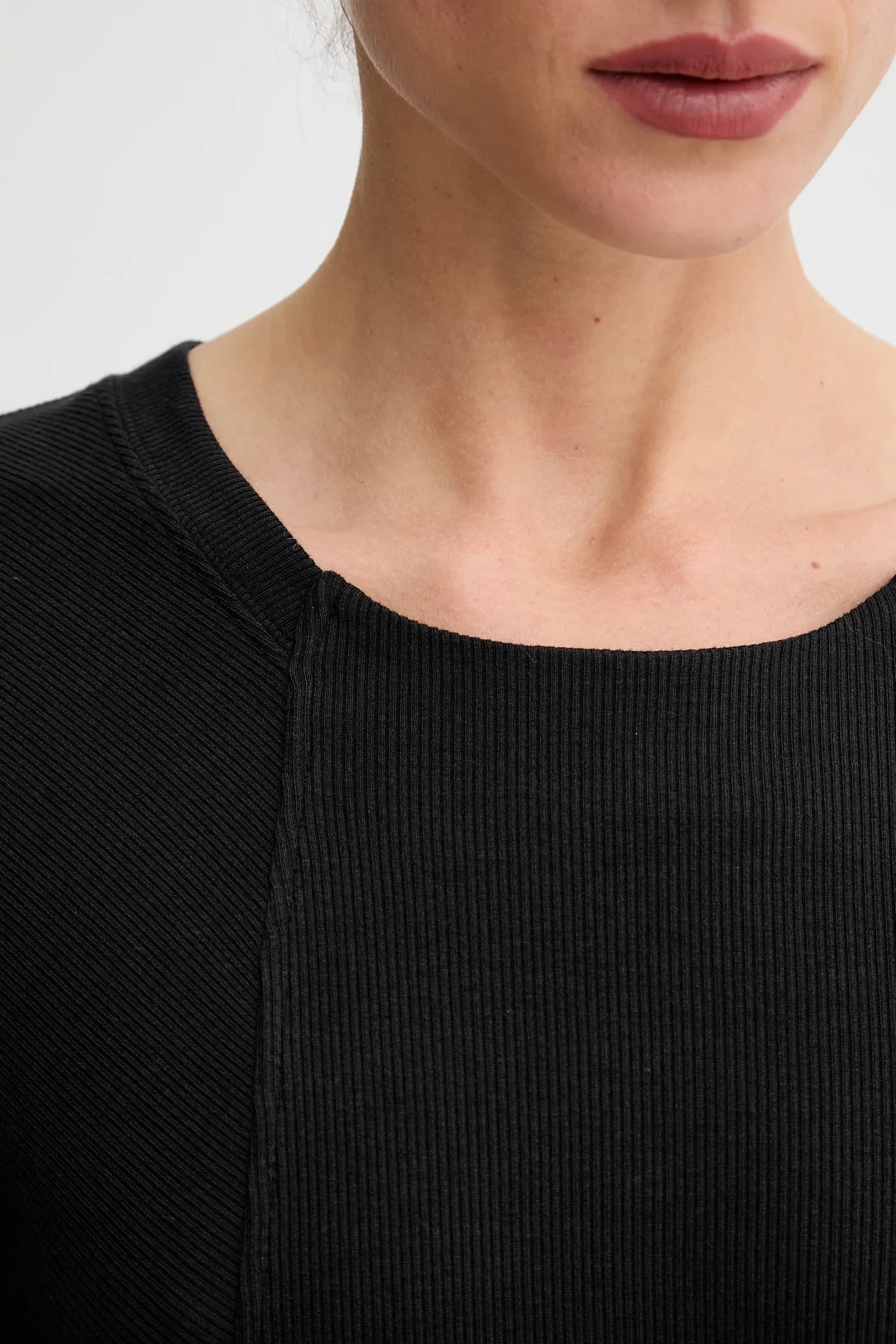 Лонгслив А-силуэта в тонкую рубчику - фото 5