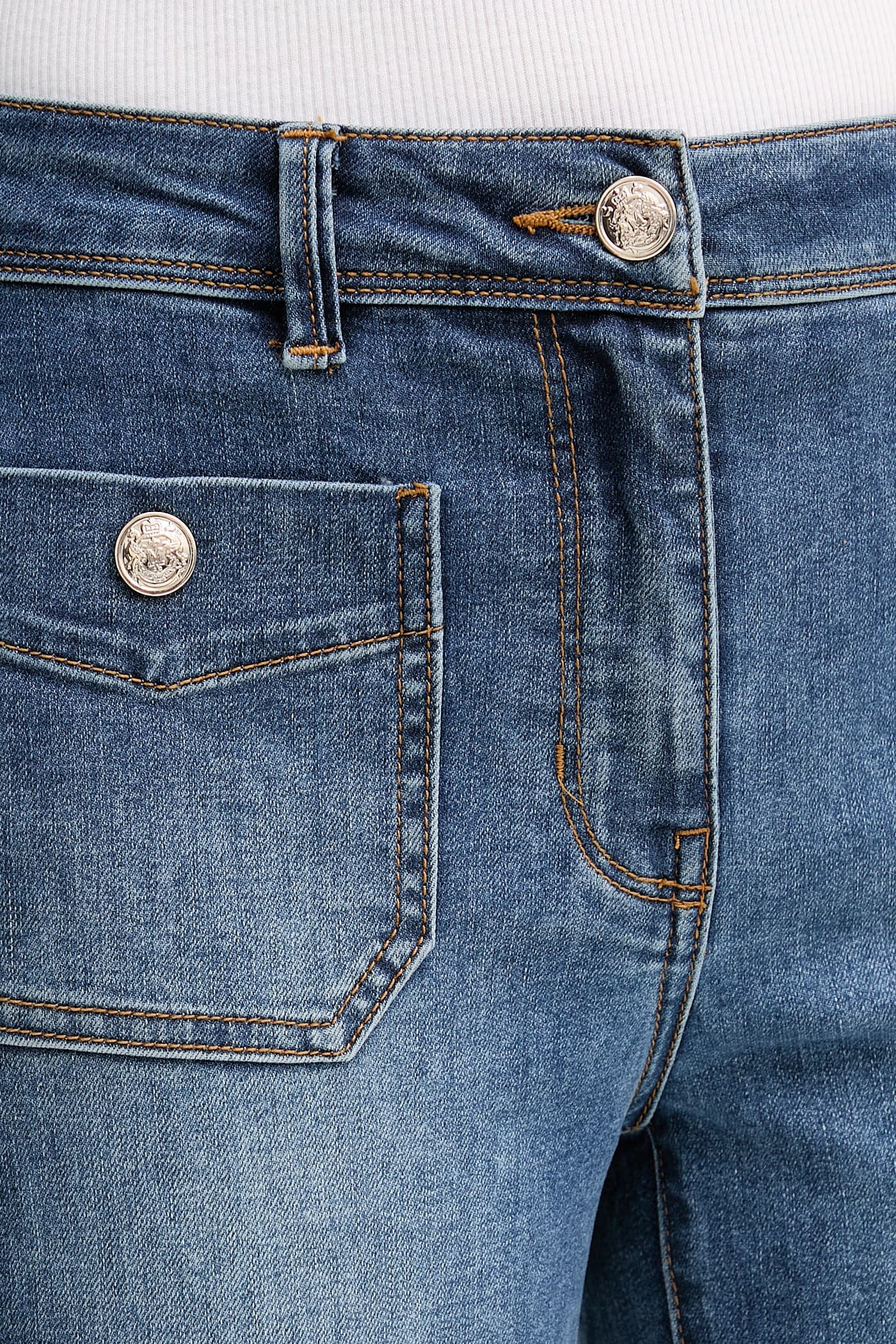 Женские джинсы-клеш - фото 4