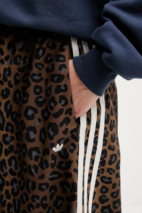 спортивные брюки adidas Originals - фото 5