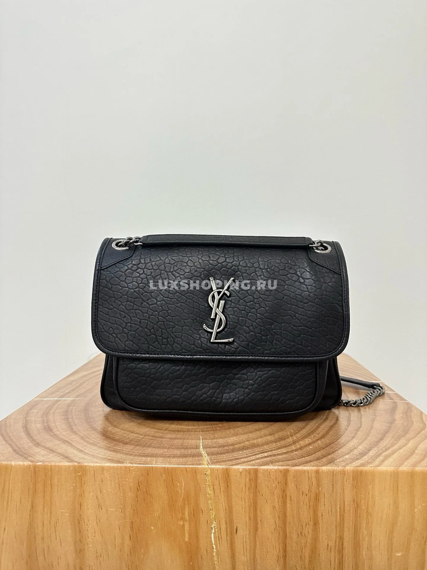 Saint Laurent Сумка Niki 28 см из мягкой овечьей кожи - фото 2