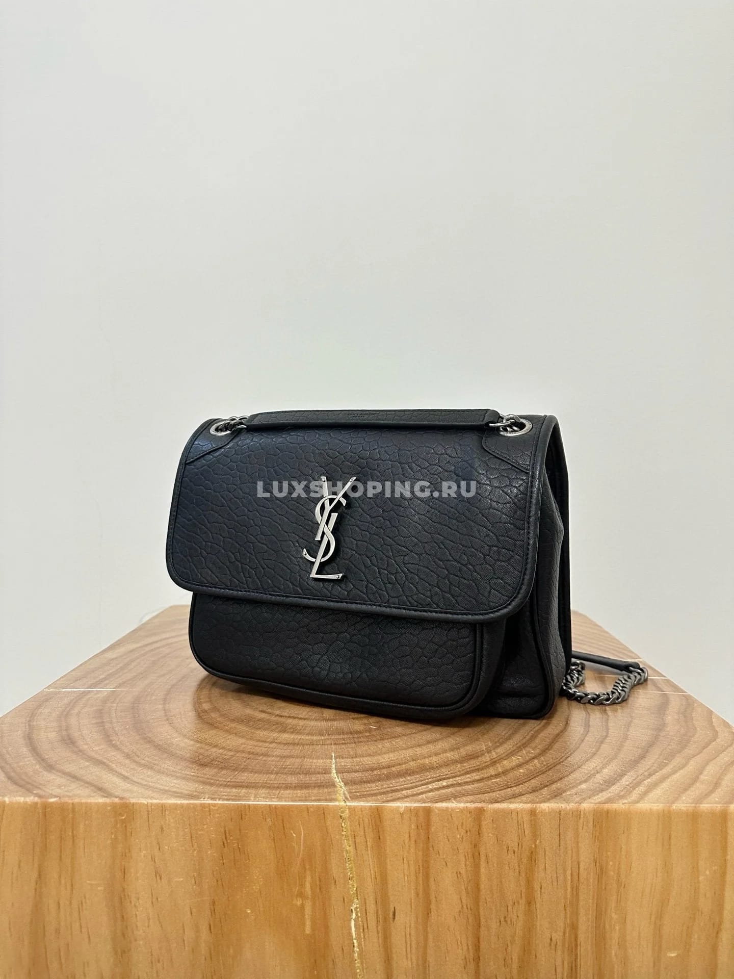Saint Laurent Сумка Niki 28 см из мягкой овечьей кожи - фото 3