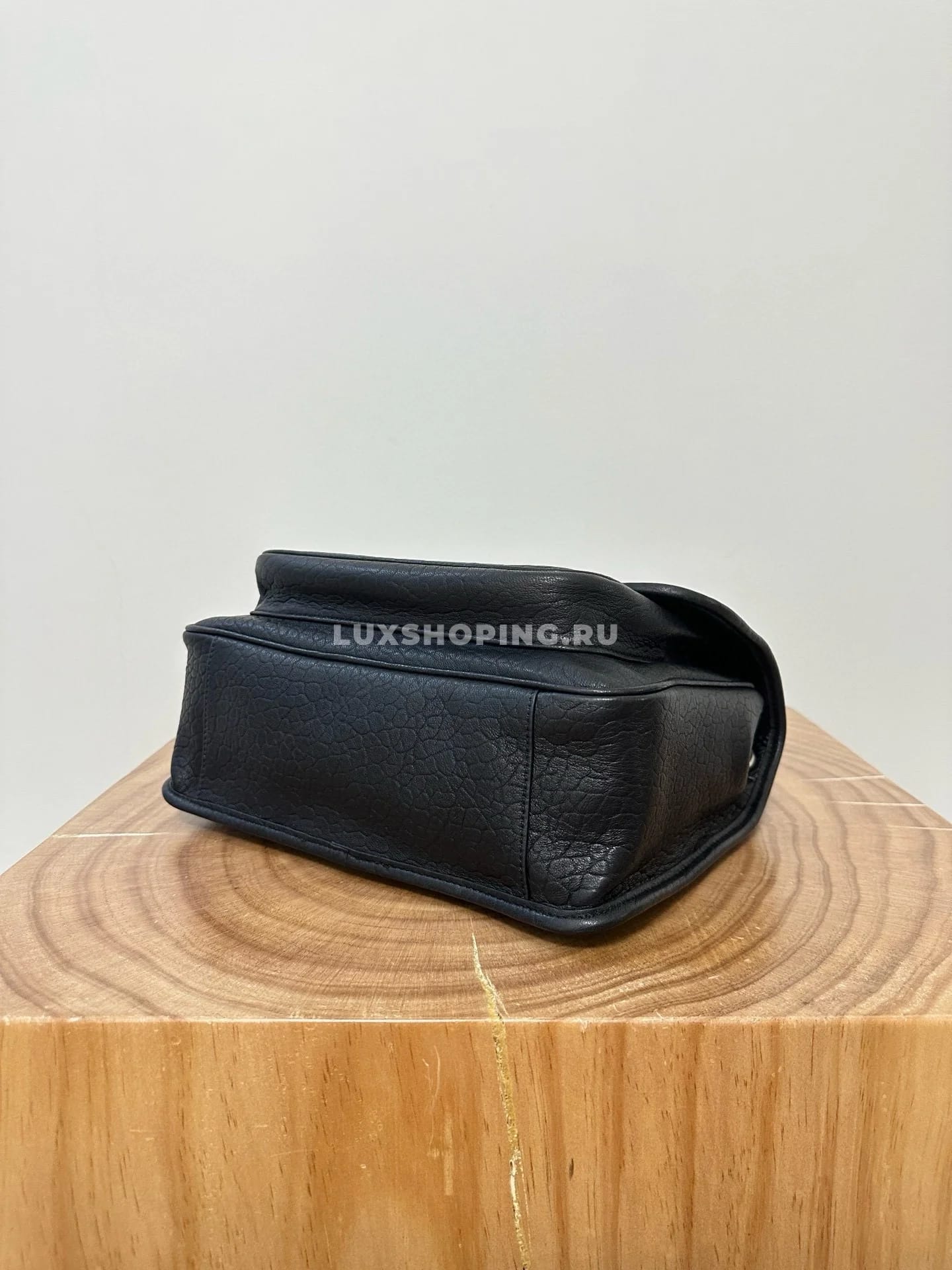 Saint Laurent Сумка Niki 28 см из мягкой овечьей кожи - фото 9