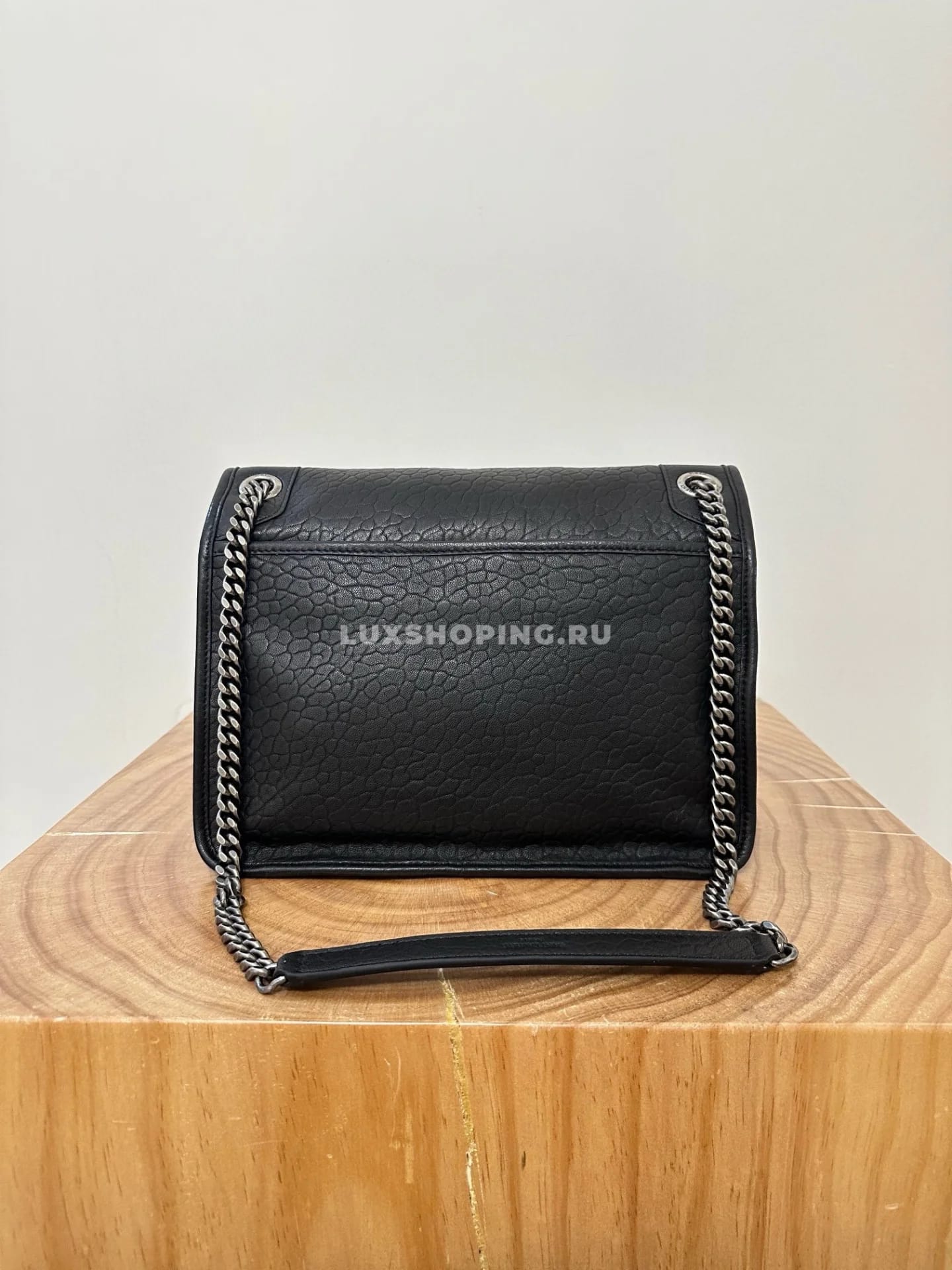 Saint Laurent Сумка Niki 28 см из мягкой овечьей кожи - фото 10