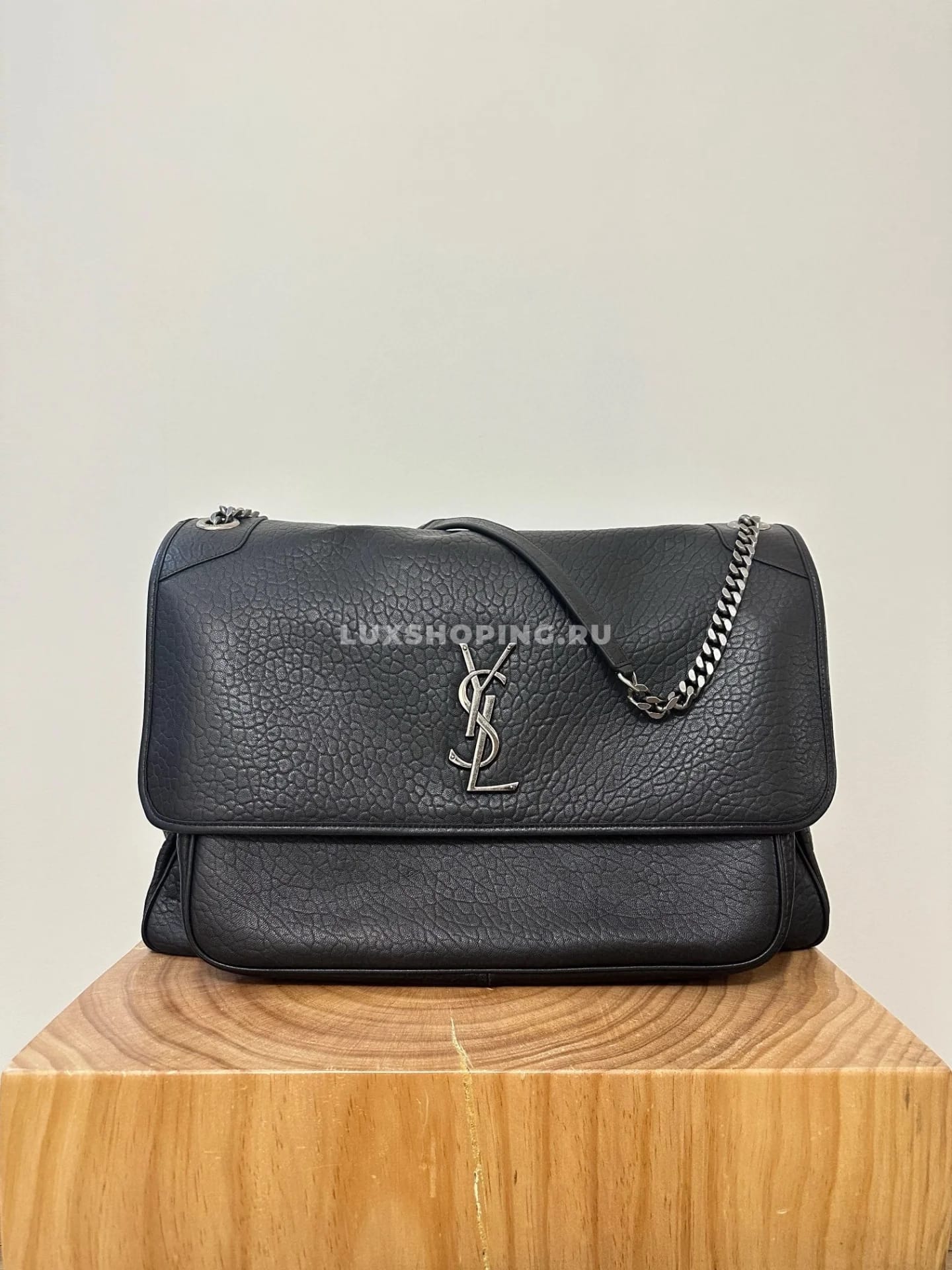Saint Laurent Oversize Niki  47 см из мягкой овечьей кожи - фото 2