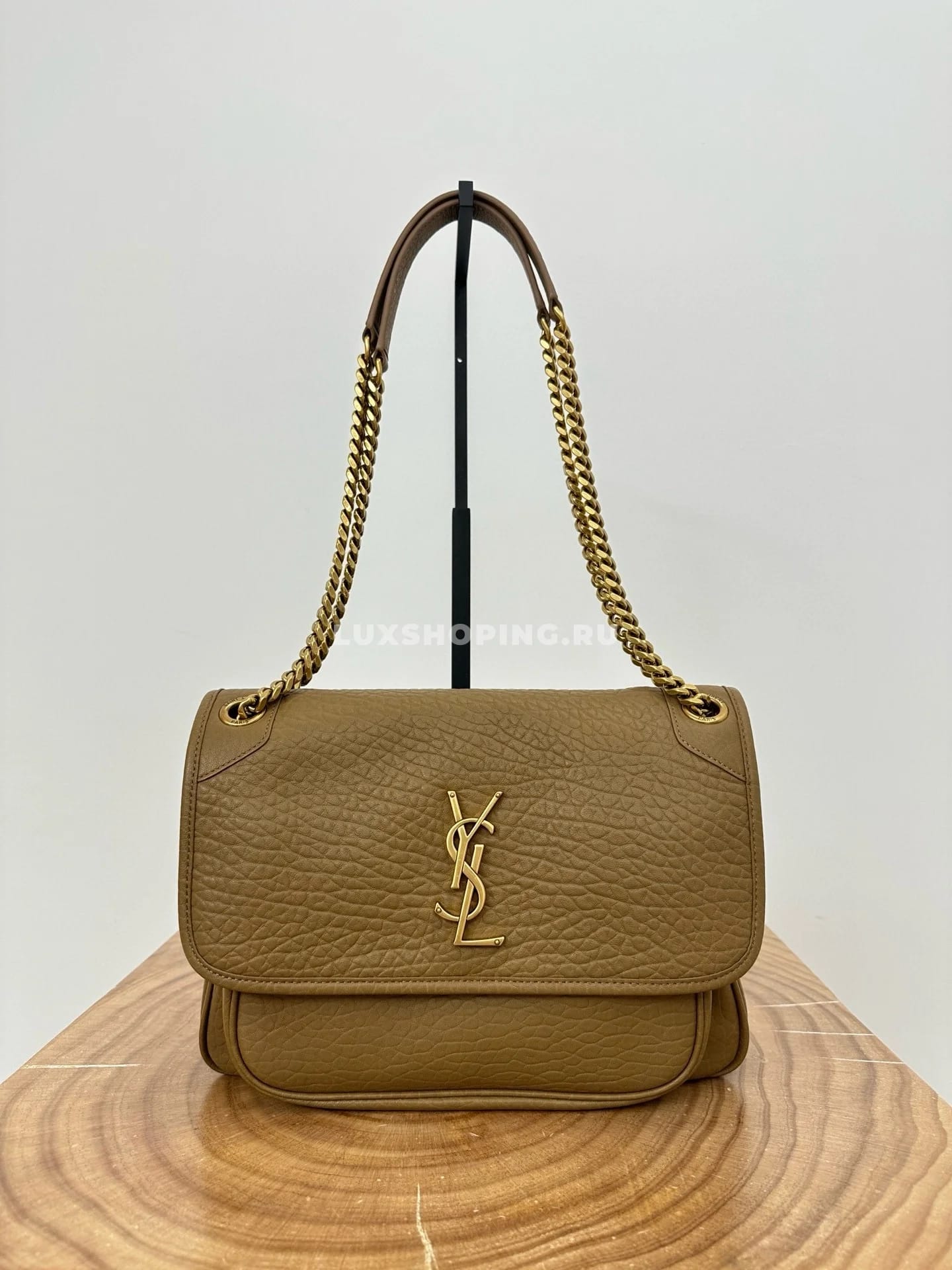 Saint Laurent Сумка Niki 28 см из мягкой овечьей кожи Беж - фото 4