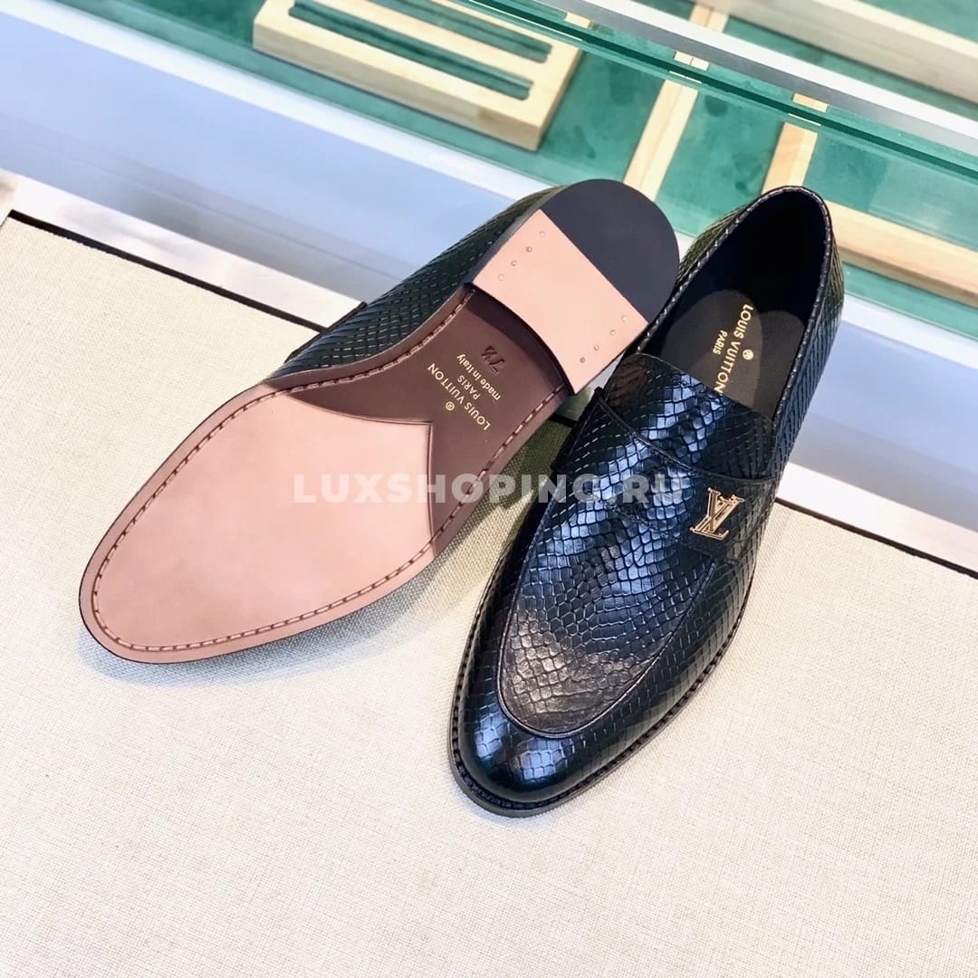 Лоферы Louis Vuitton с пряжкой и лого змеиные - фото 2