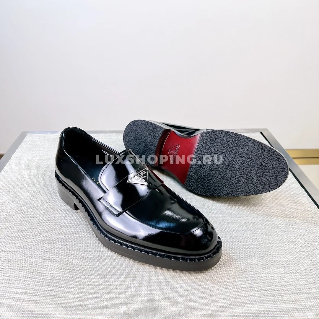 Туфли Prada с пряжкой и лого лакированные - фото 4