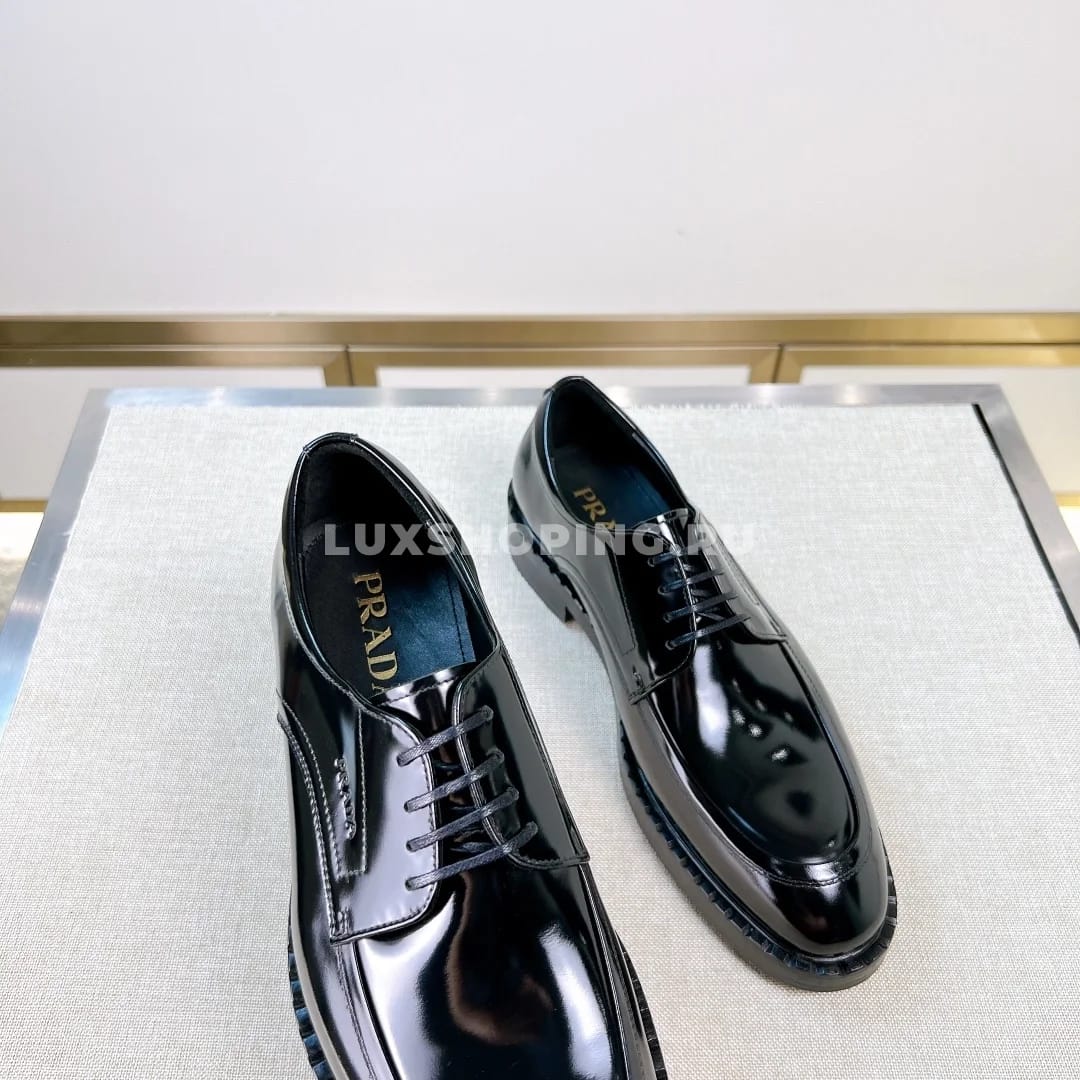 Туфли Prada со шнурками лакированные черные - фото 4