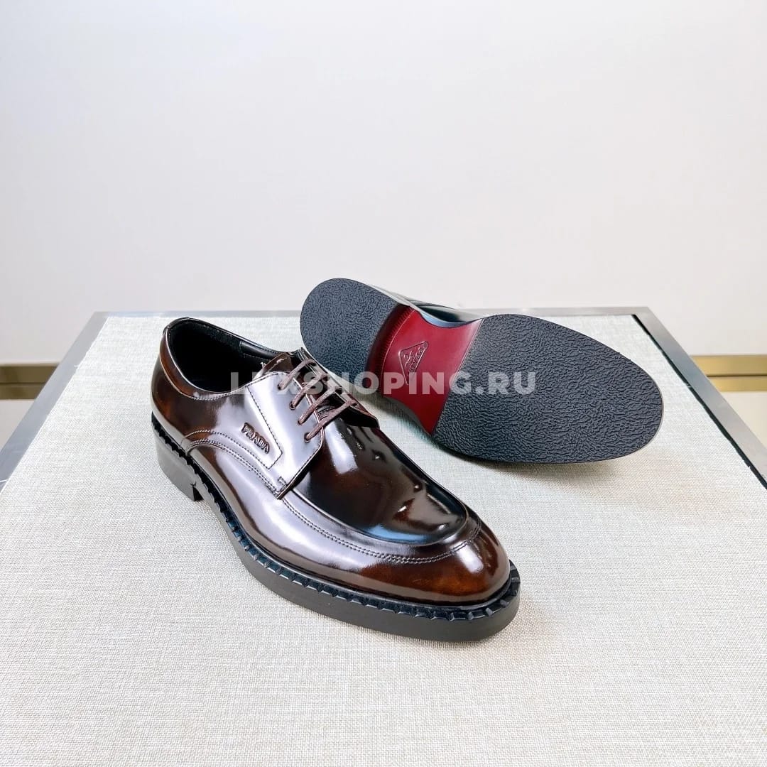 Туфли Prada со шнурками лакированные коричневые - фото 2