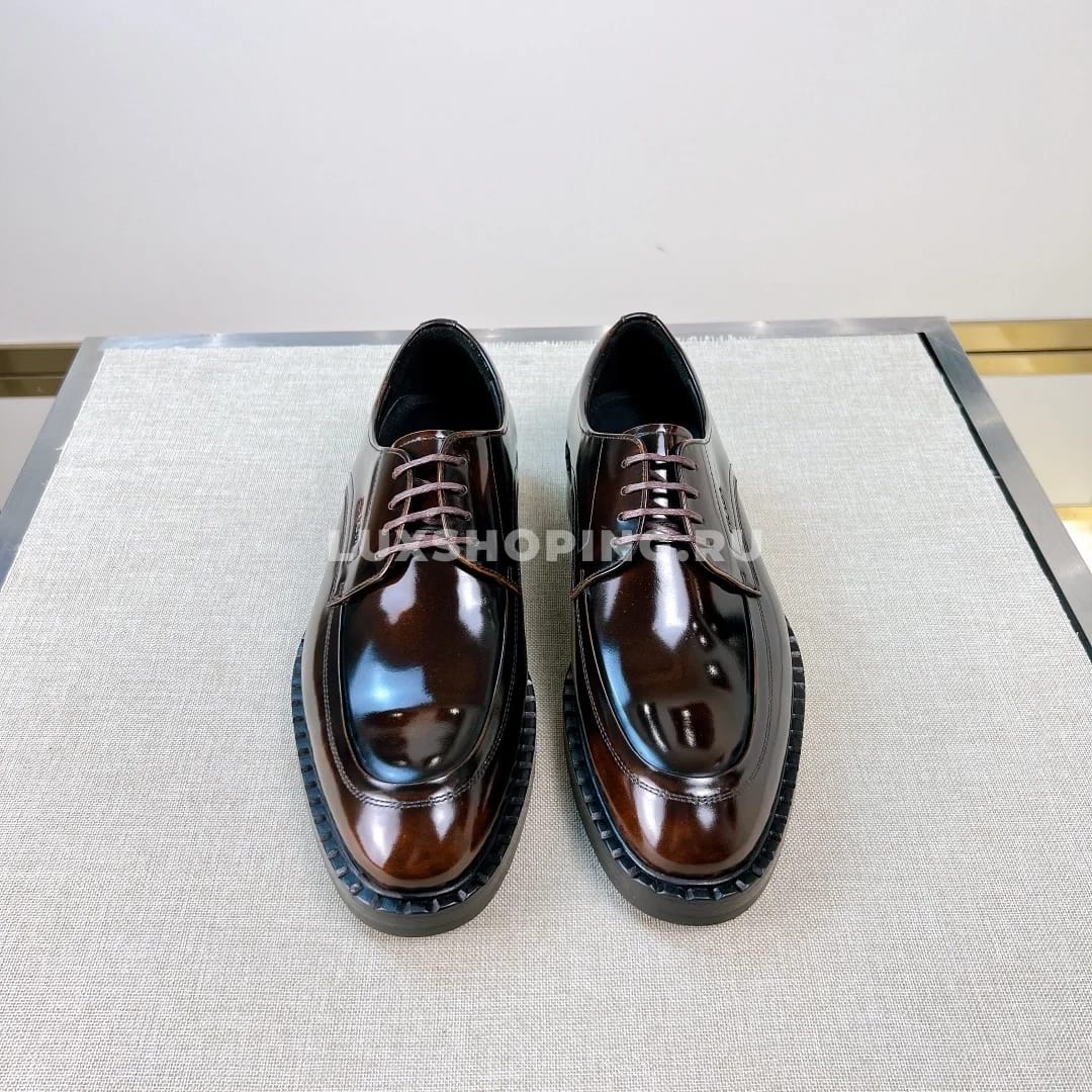 Туфли Prada со шнурками лакированные коричневые - фото 3