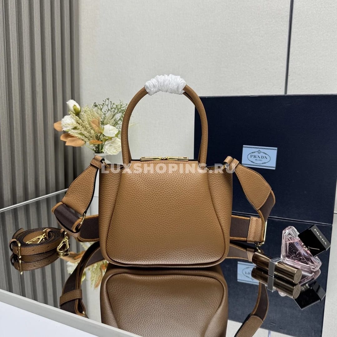 Мини-сумка Prada через плечо карамель 18×19,5×9 см - фото 6