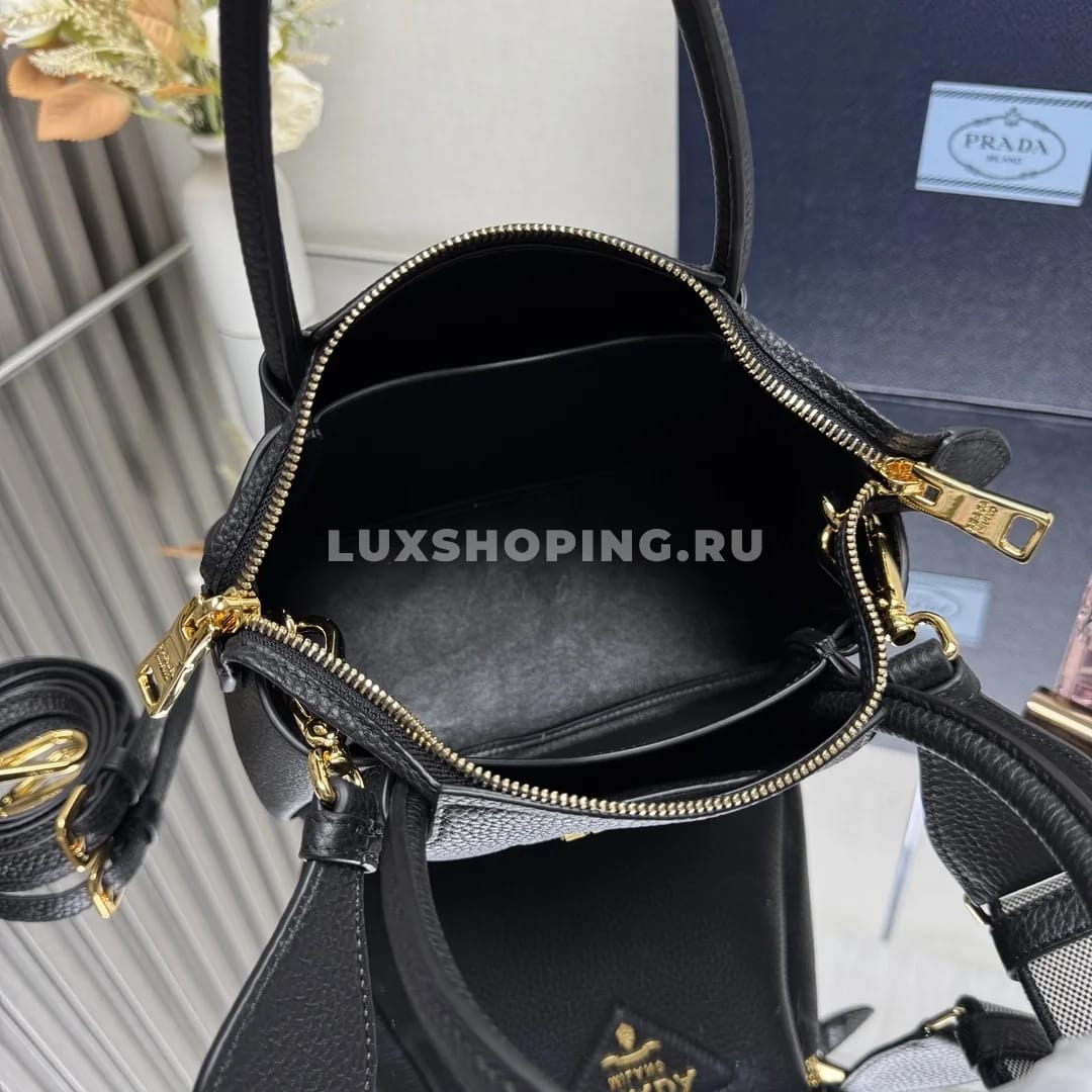 Мини-сумка Prada через плечо, черная 18×19,5×9 см - фото 2