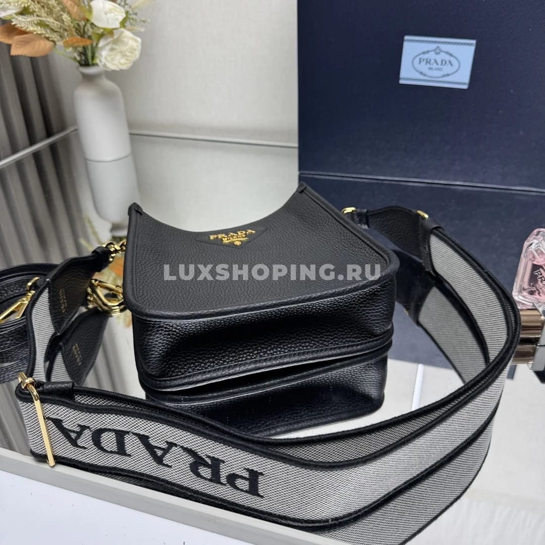 Prada Кожаная мини сумка через-плечо черная 20×19×6 см - фото 10