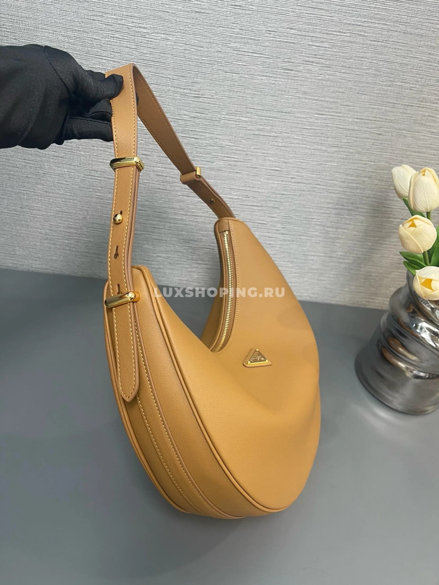 PRADA Moon Bag Карамель 35×22.5×8 см - фото 5