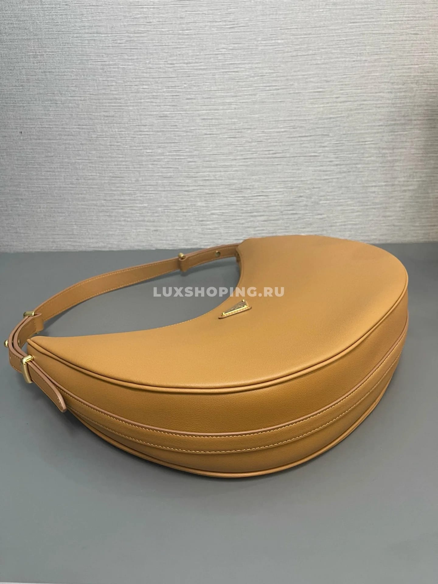 PRADA Moon Bag Карамель 35×22.5×8 см - фото 6