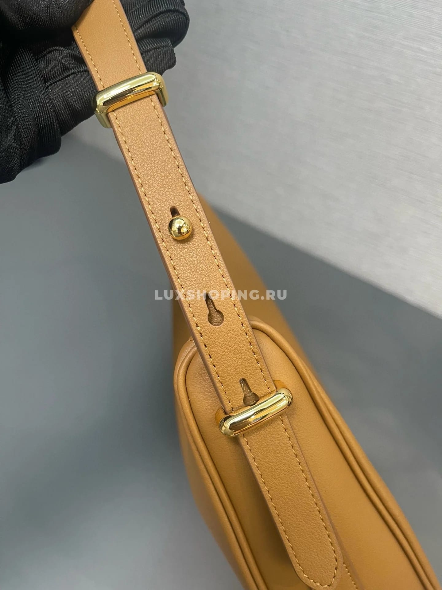 PRADA Moon Bag Карамель 35×22.5×8 см - фото 7