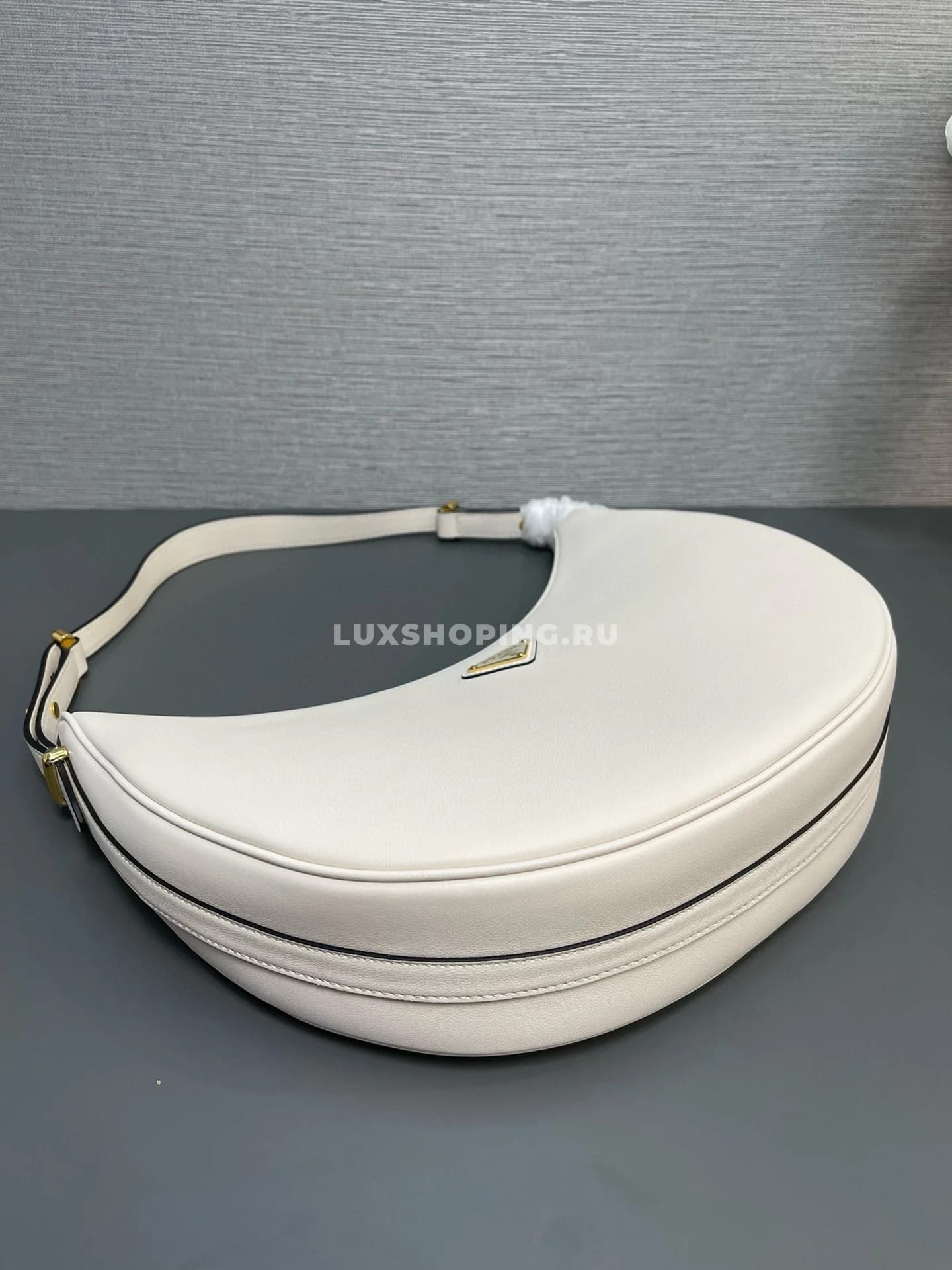 PRADA Moon Bag Белая 35×22.5×8 см - фото 6