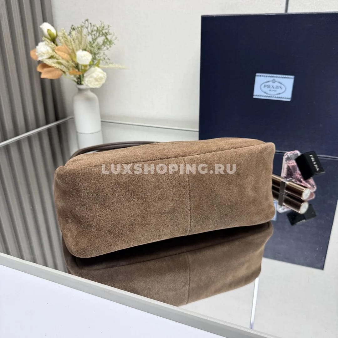 Сумка через плечо Prada Darling из замши, коричневая 28×18×11 см - фото 3