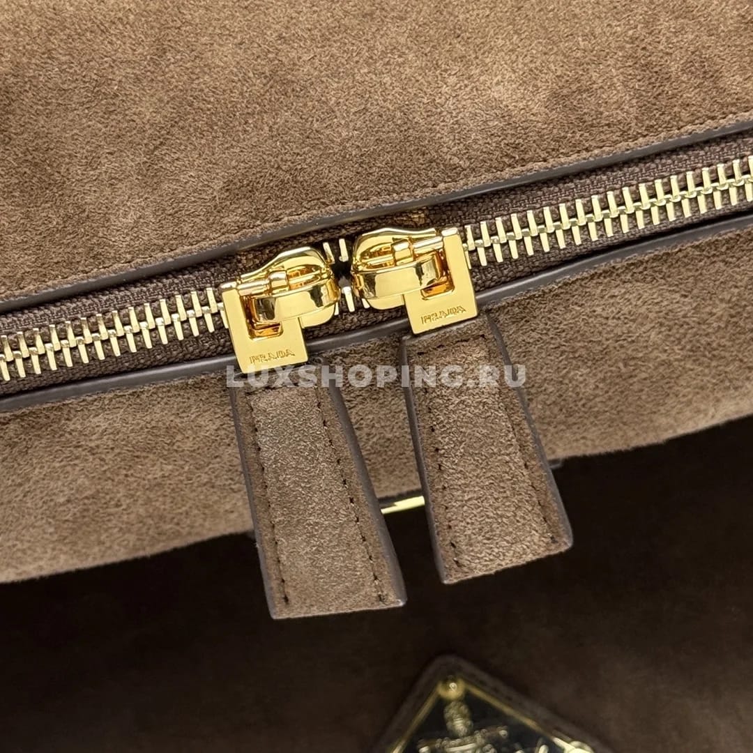 Сумка через плечо Prada Darling из замши, коричневая 28×18×11 см - фото 7
