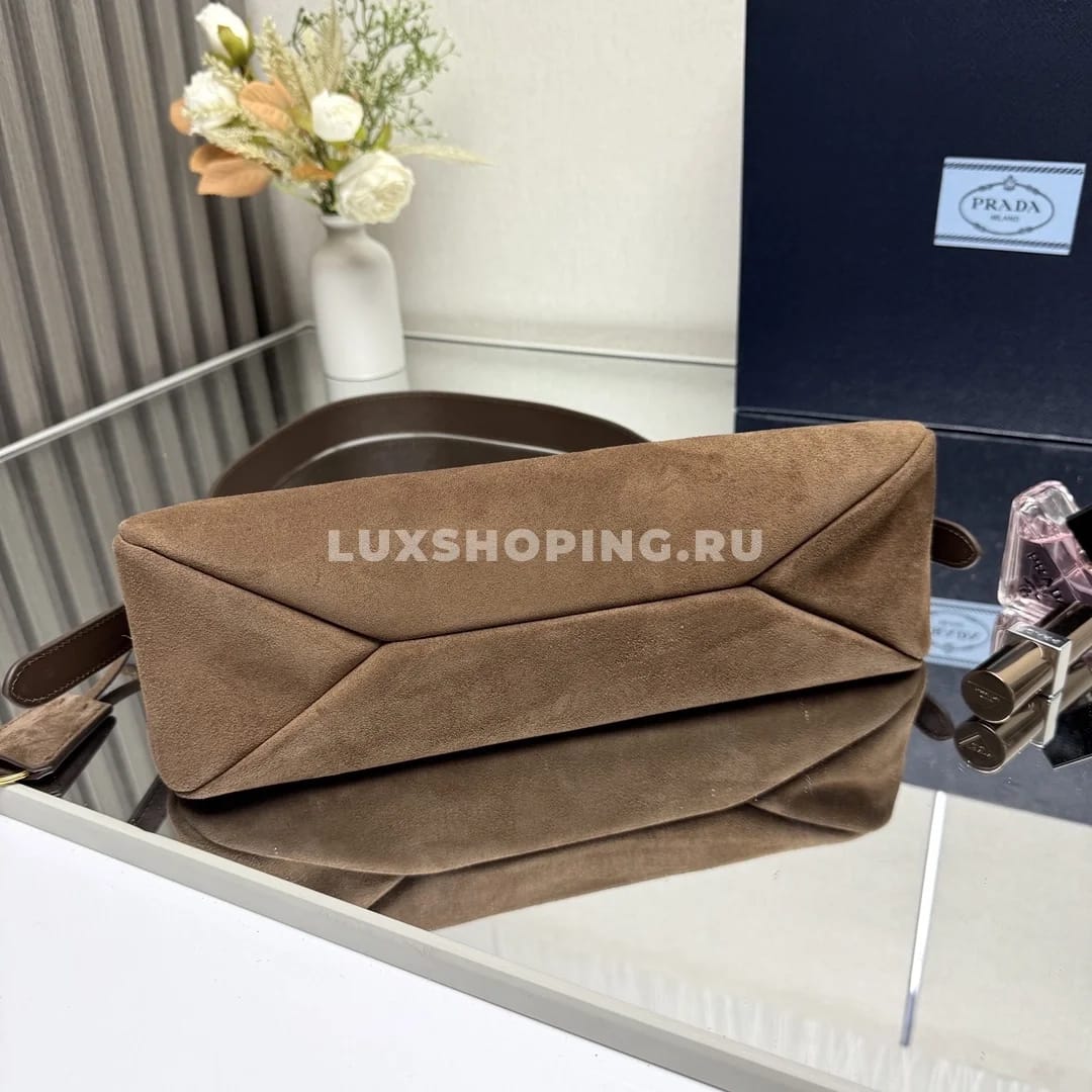 Сумка Prada Aimee Hobo из замши коричневая 31×18×10 см - фото 7