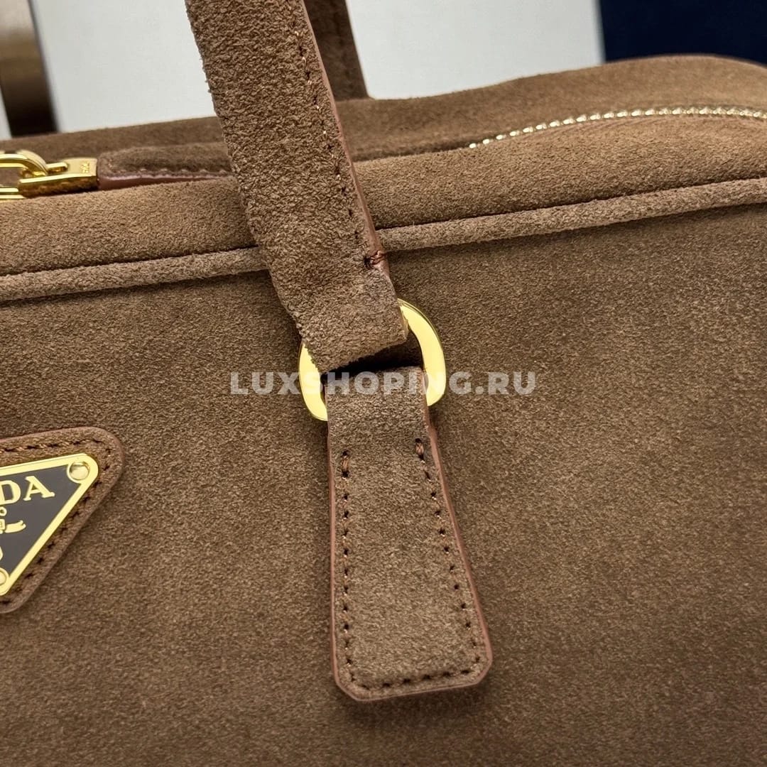 Сумка Prada прямоугольная из замши коричневая 30×14×8,5 см - фото 6