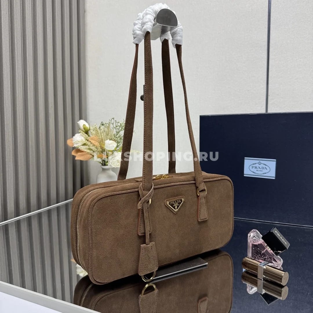 Сумка Prada прямоугольная из замши коричневая 30×14×8,5 см - фото 7