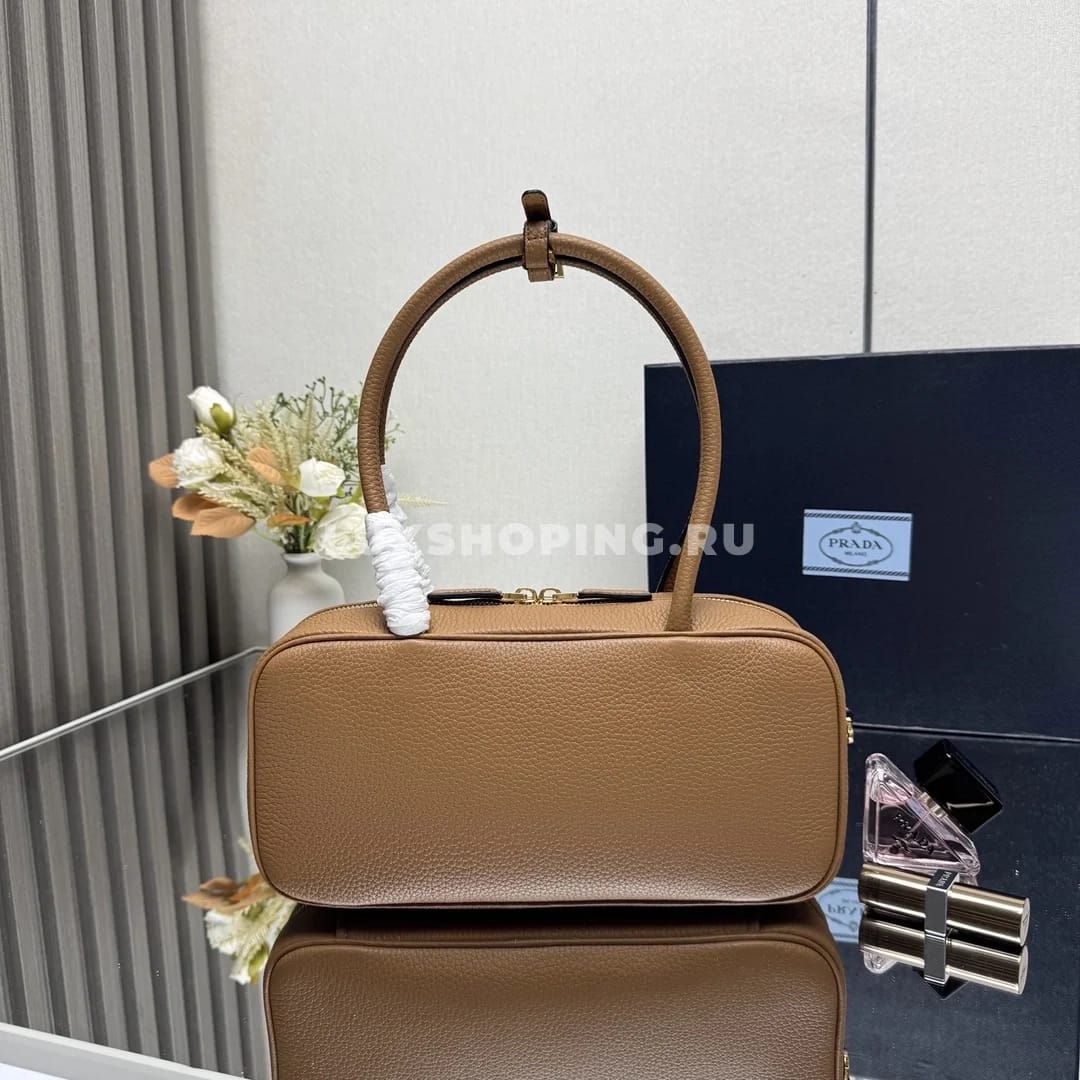 Сумка Prada прямоугольная из кожи карамельная 29×14×8,5 см - фото 3