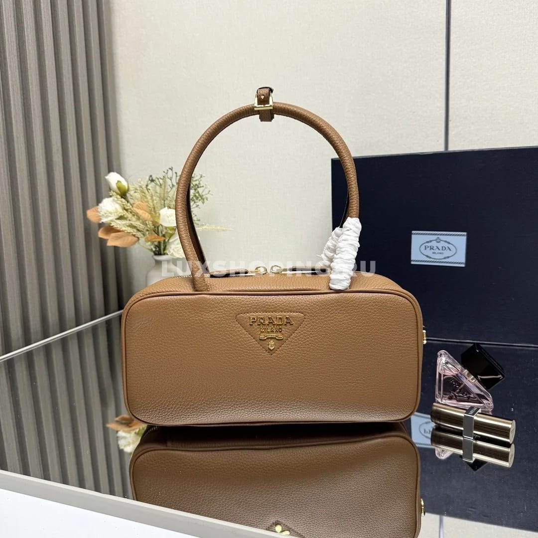 Сумка Prada прямоугольная из кожи карамельная 29×14×8,5 см - фото 10