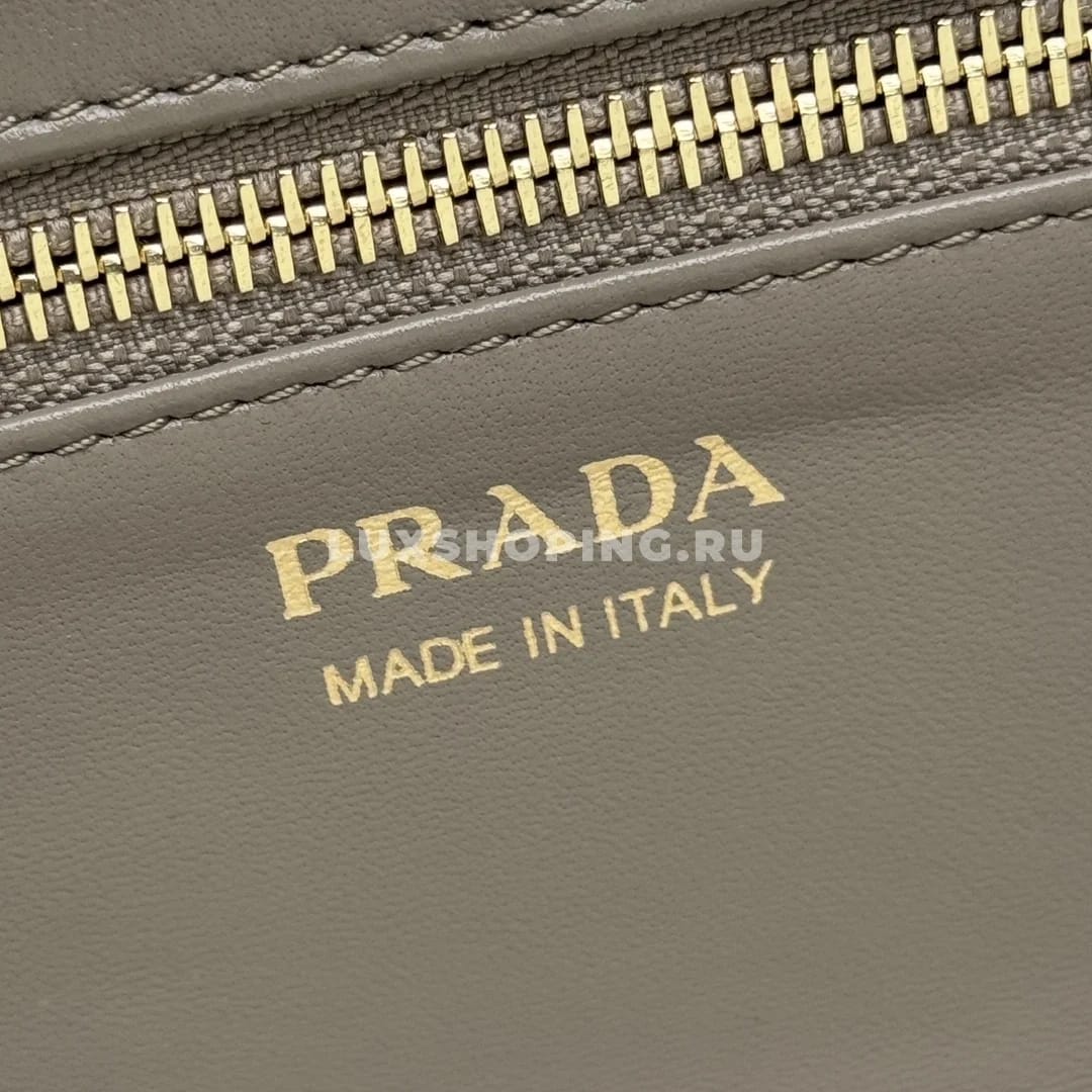Сумка Prada прямоугольная из кожи серая 29×14×8,5 см - фото 2