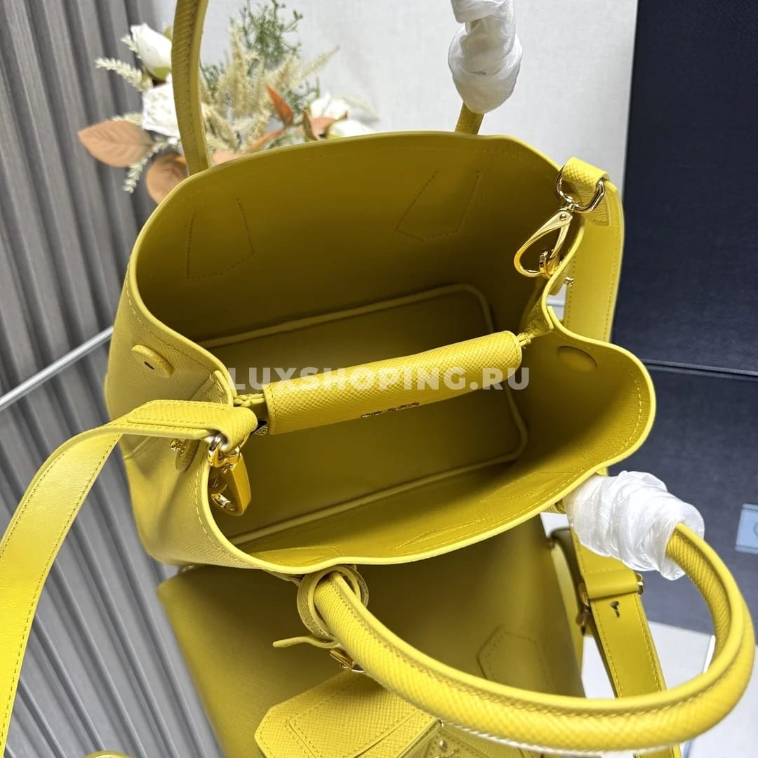 Мини-сумка Prada Double Saffiano лимонная 25×18,5×12,5 см - фото 4