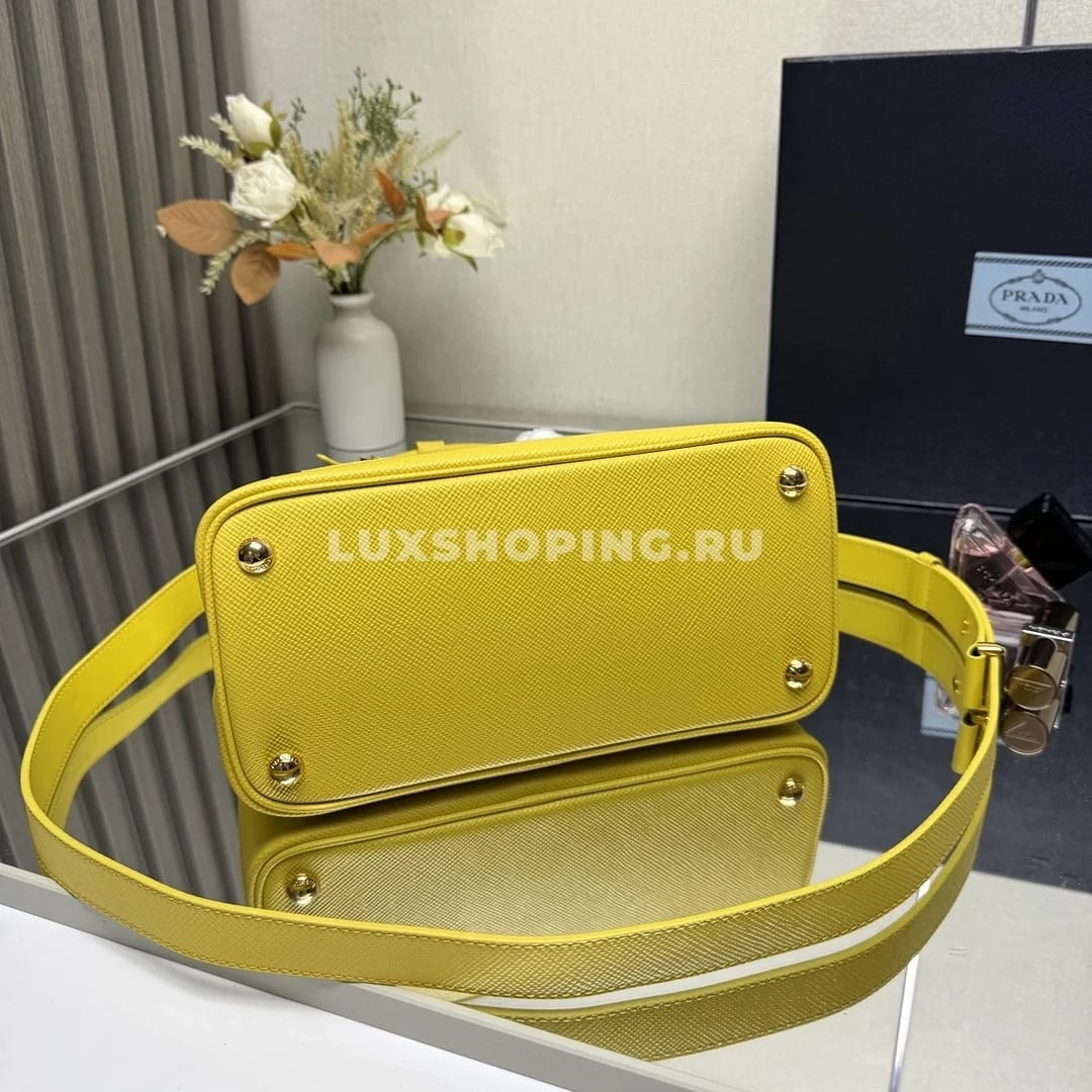 Мини-сумка Prada Double Saffiano лимонная 25×18,5×12,5 см - фото 6