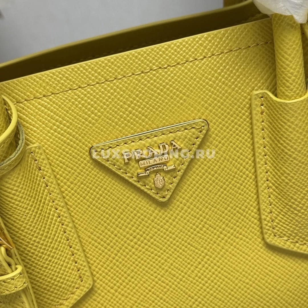Мини-сумка Prada Double Saffiano лимонная 25×18,5×12,5 см - фото 9