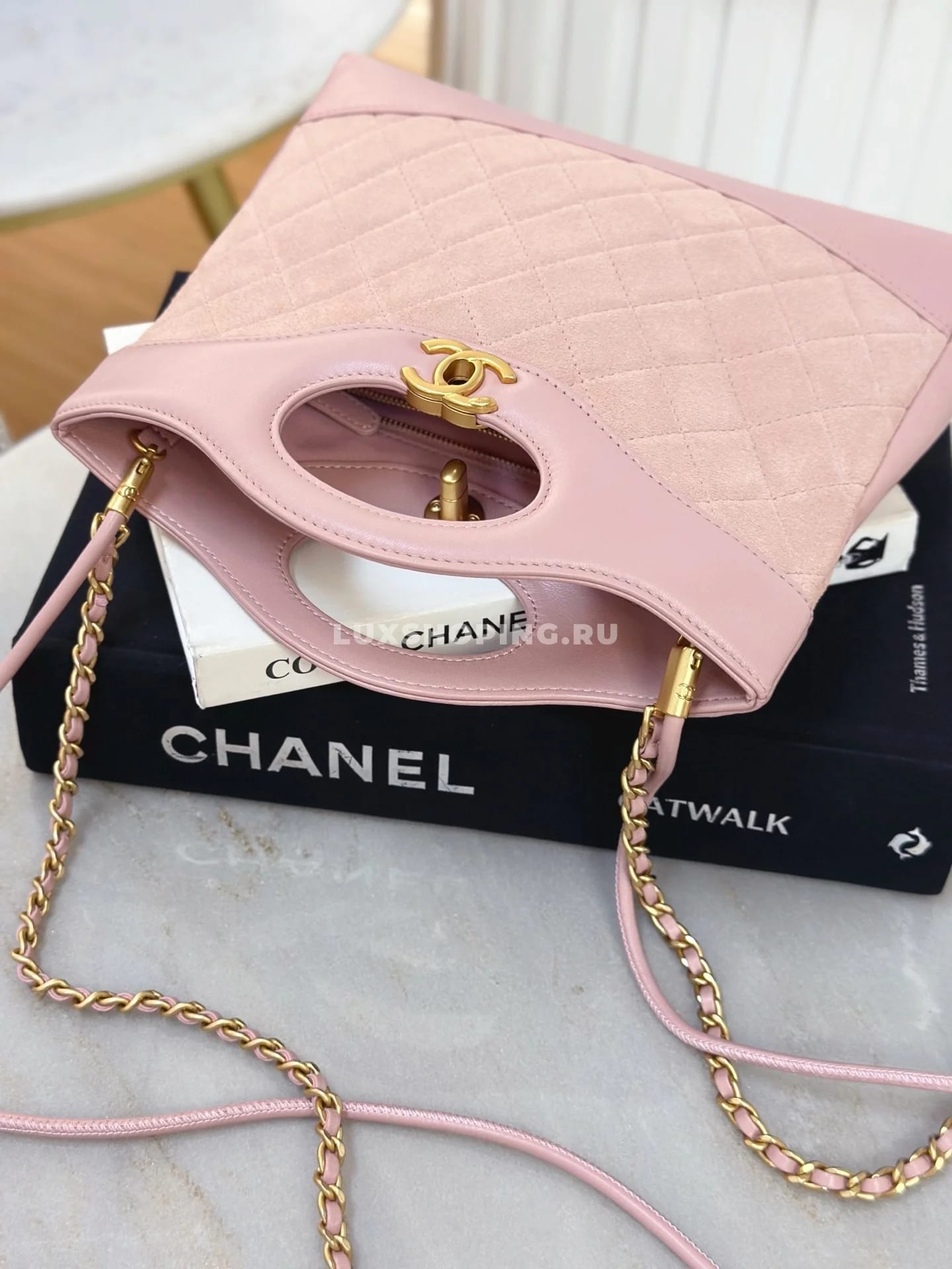 Сумка Chanel SHOPPING розовая 22×23×5,5 см - фото 6
