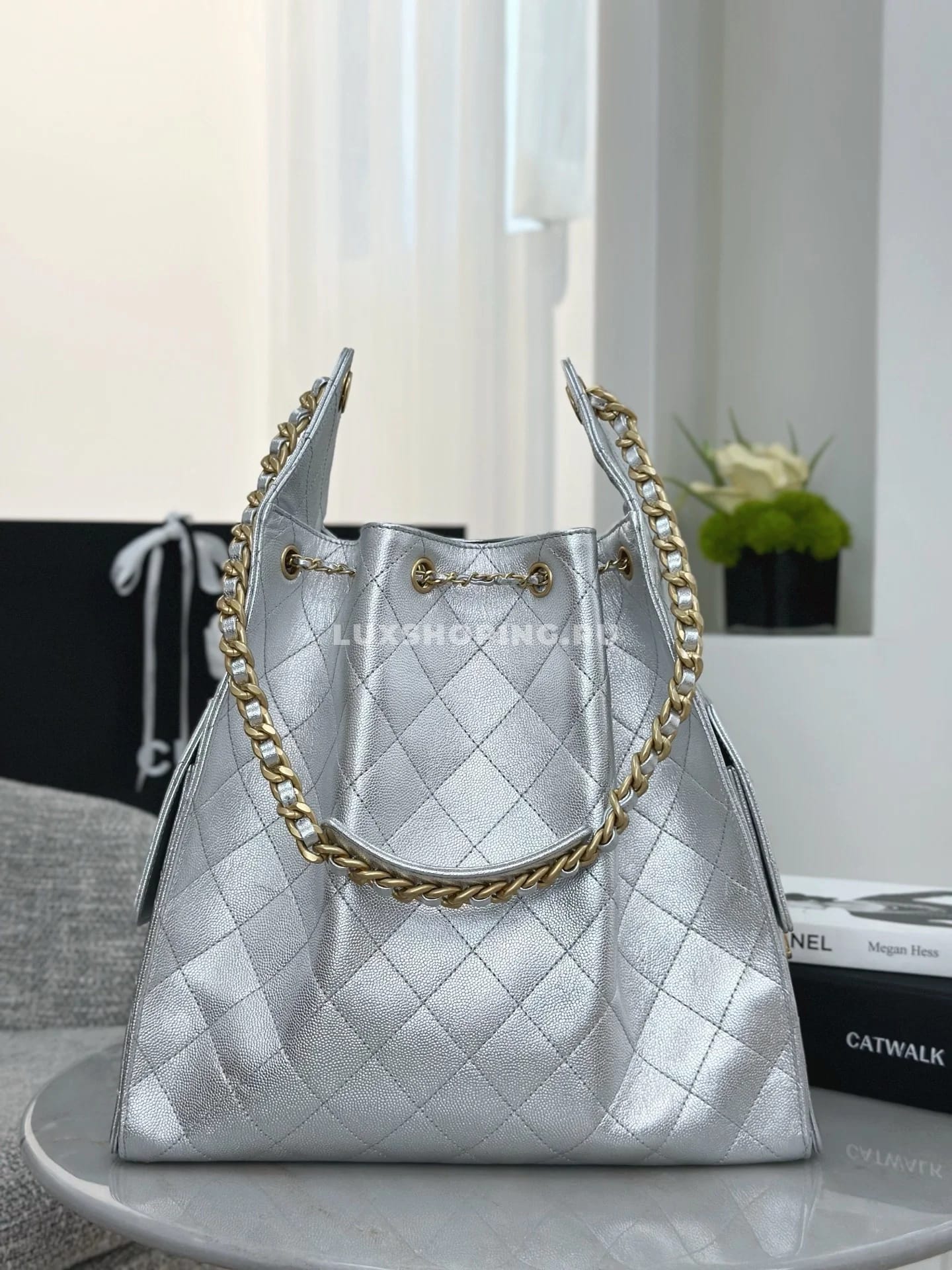 Сумка Chanel hobo 2025 серебрянная 40×30×15 см - фото 2