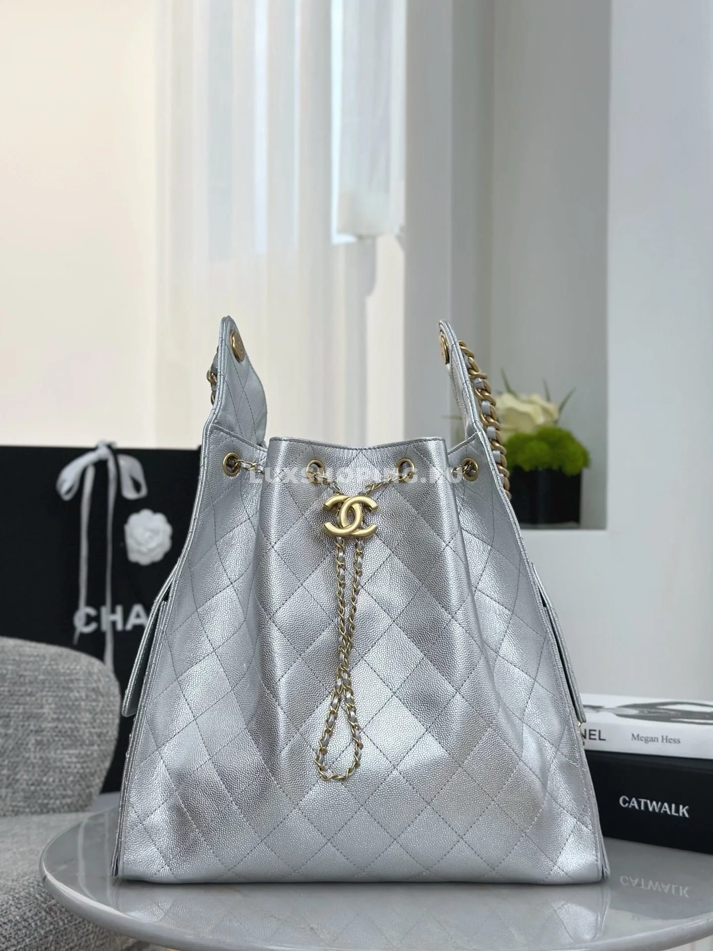 Сумка Chanel hobo 2025 серебрянная 40×30×15 см - фото 3